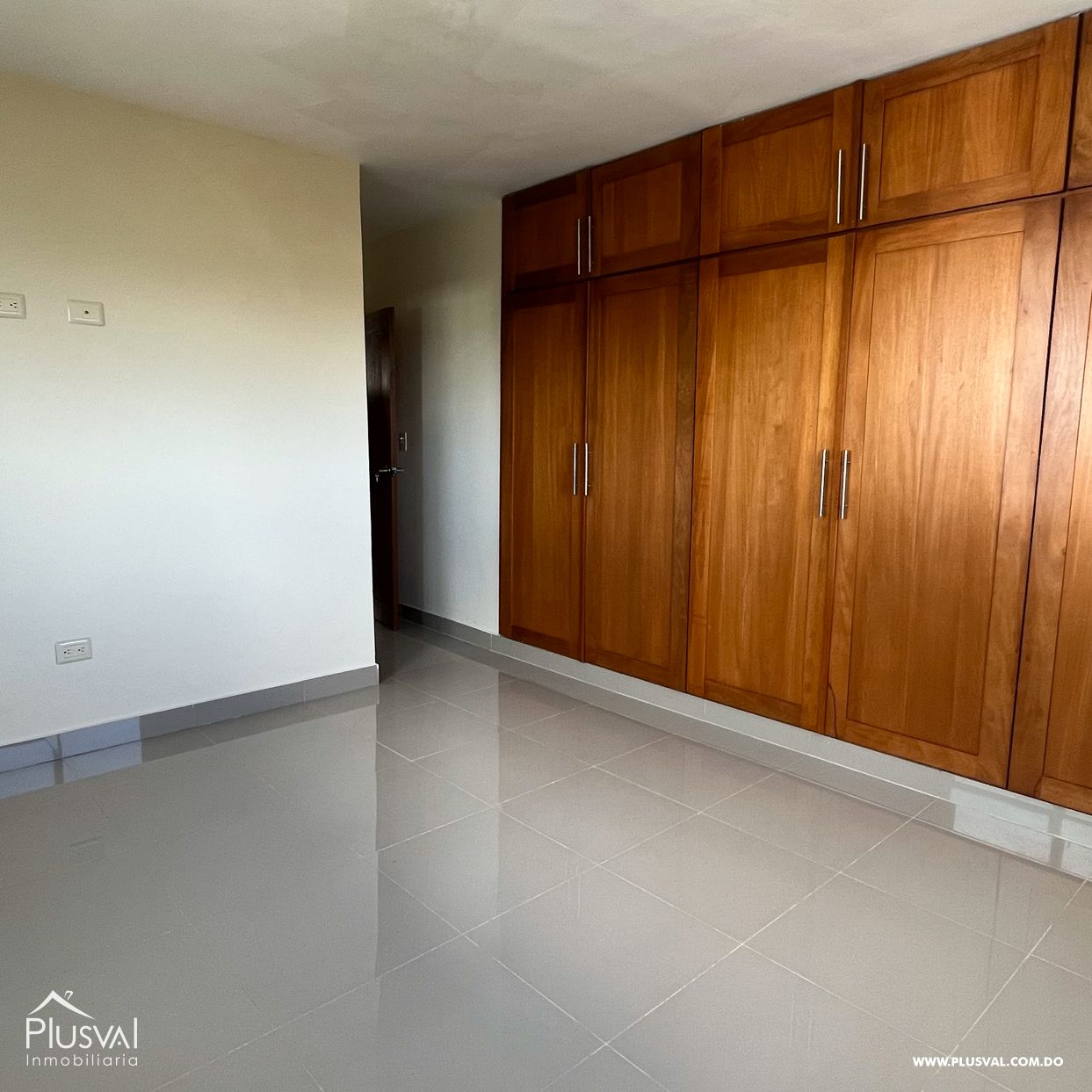 Amplio Apartamento en Venta en Proyecto Privado un 6to nivel con disponibilidad de la azotea. 418433
