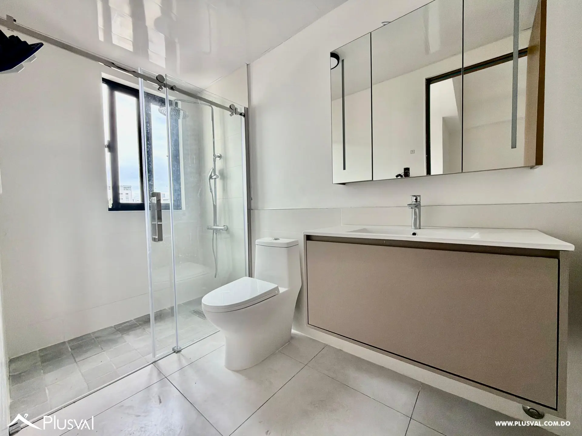 Hermoso apartamento apartamento en alquiler, en la mejor zona de Evaristo Morales 505300