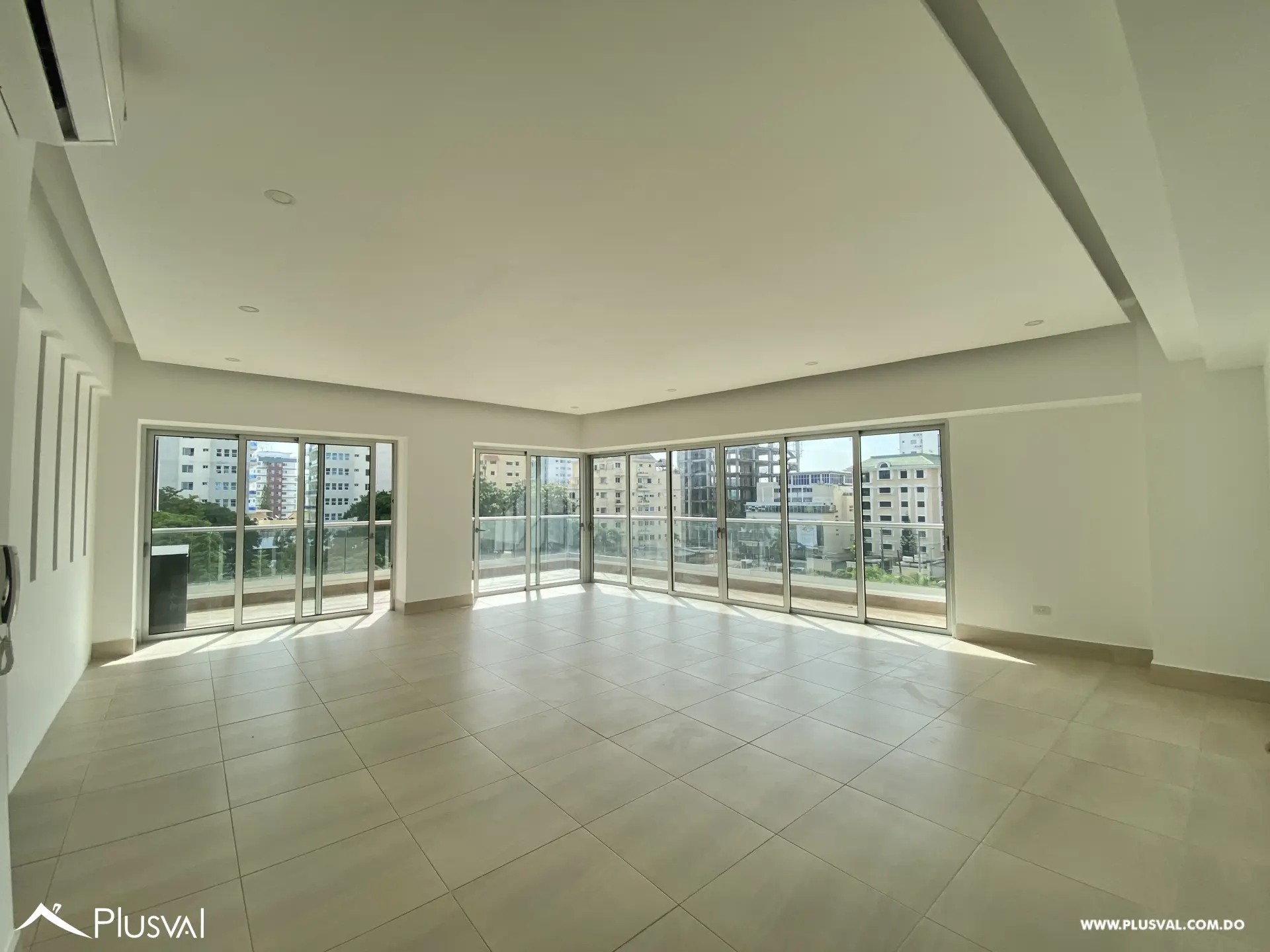 Alquilo Excelente y Amplio Apartamento en Zona Exclusiva en  La Esperilla 467461