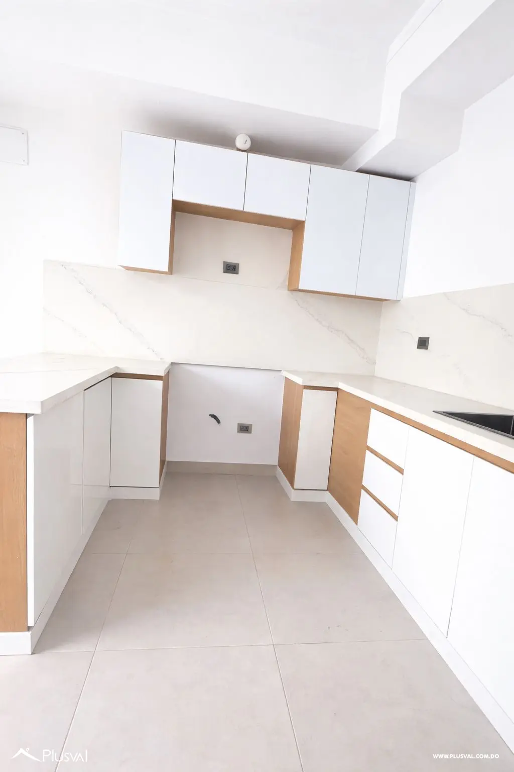 Alquiler de apartamento en torre moderna de Evaristo Morale 482332