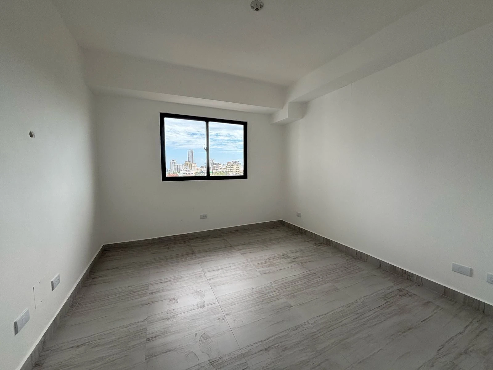 Alquiler de apartamento de 2 habitaciones en torre de lujo 444196