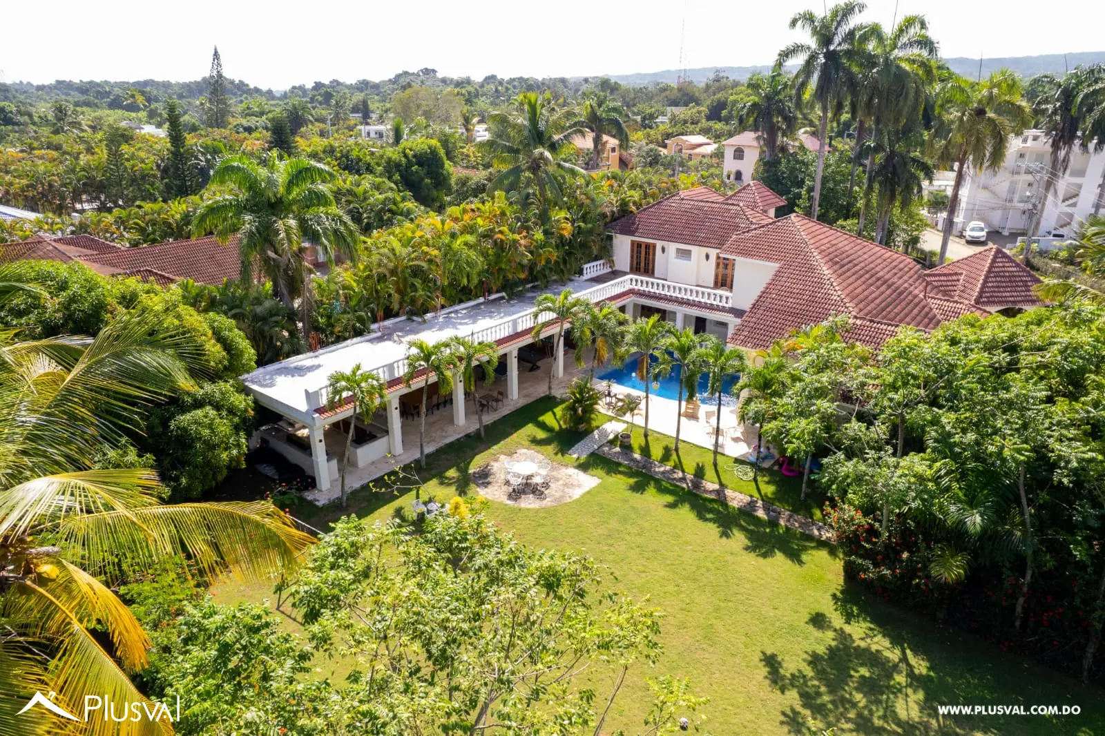 ¡Invierte en el Paraíso! Villa de Ensueño con Piscina y Amplio Patio 510088