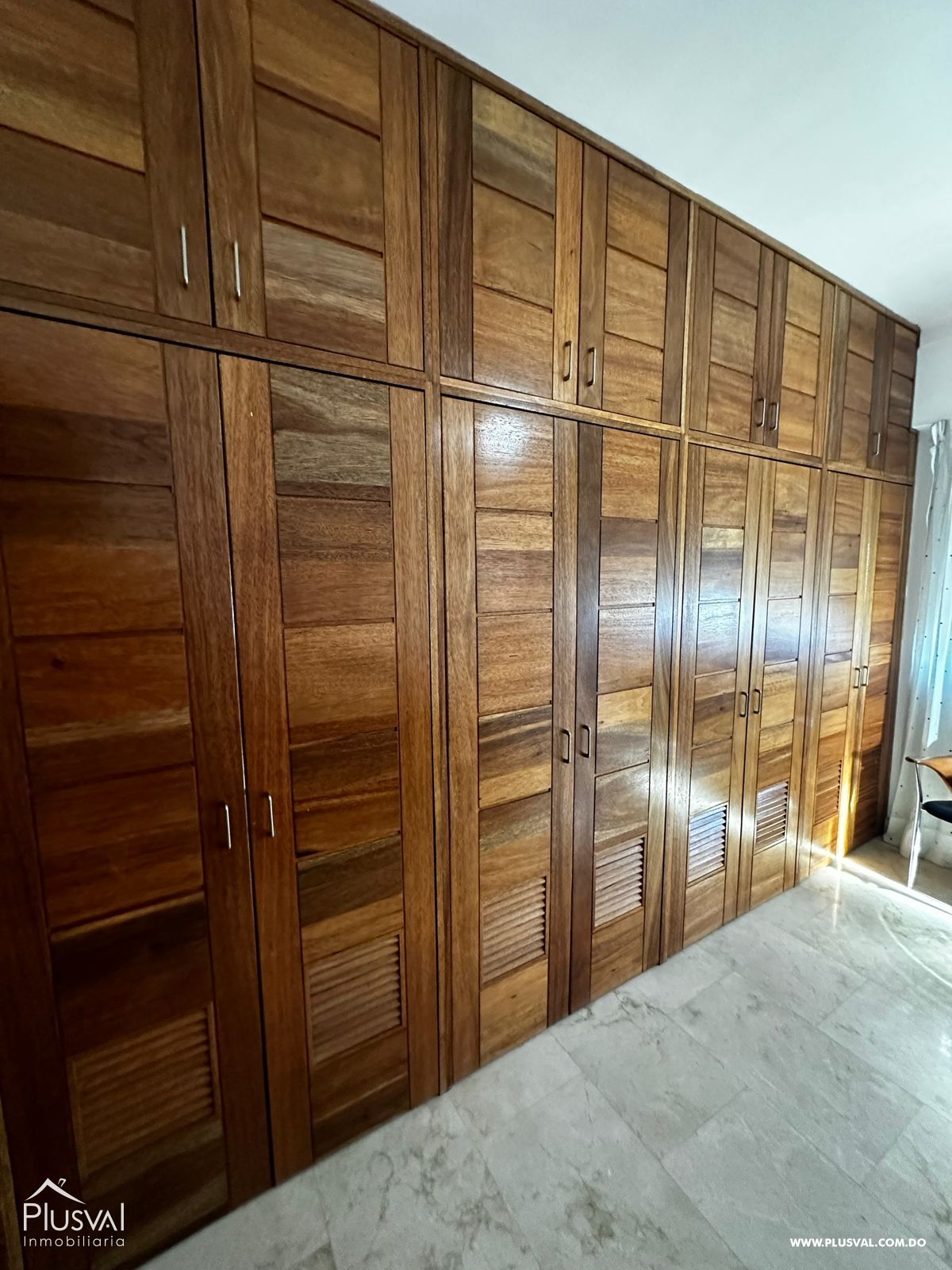 Residencia de lujo en Evaristo Morales. Amplio, privado y estratégicamente ubicado. 319250