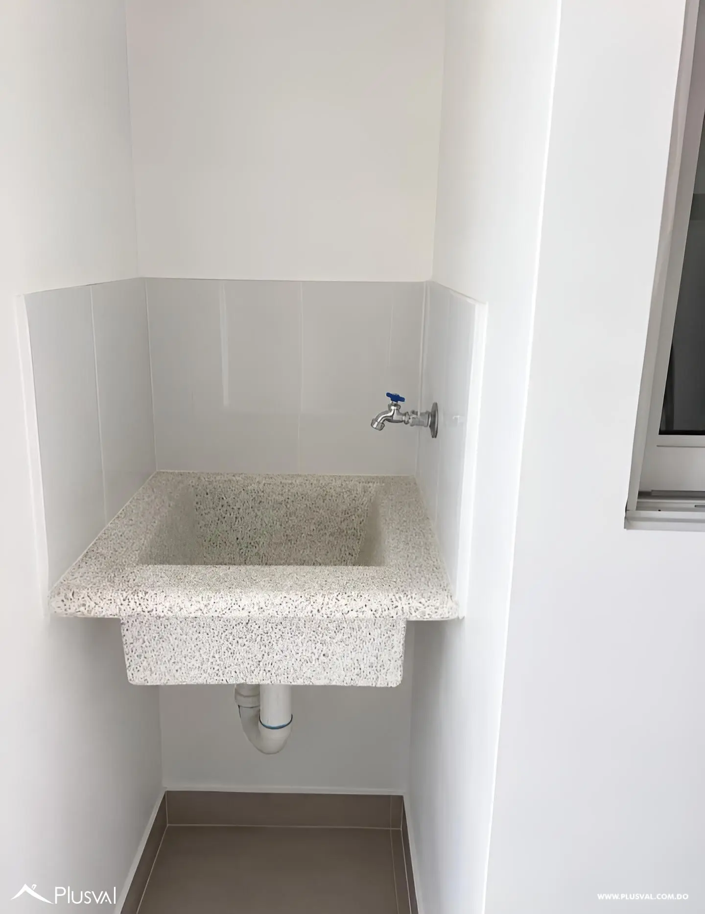 Apartamento en Alquiler en 4to Piso con Amplios Espacios y Áreas Sociales Completas 519537