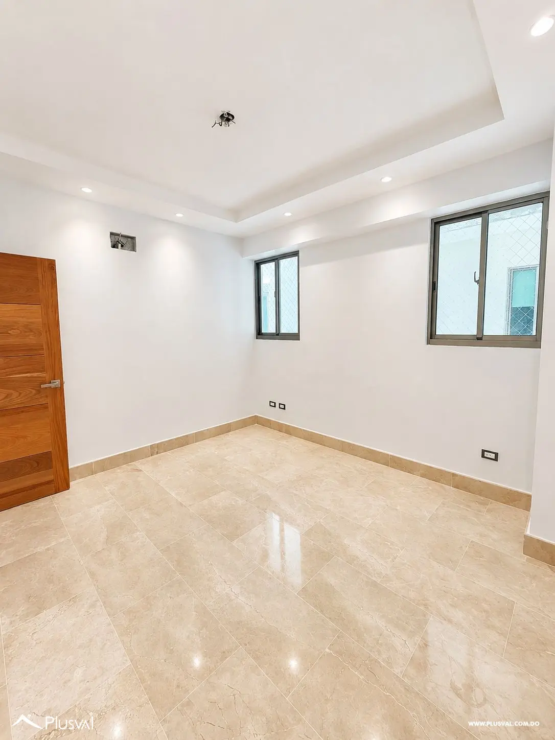 Apartamento en venta de 3 habitaciones, 3 parqueos y estudio y family en Los Cacicazgos 507981