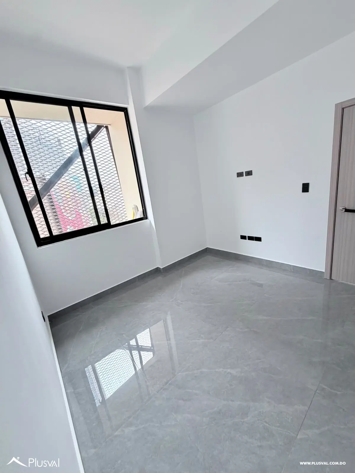 Apartamento con linea blanca en alquiler en Piantini 522234