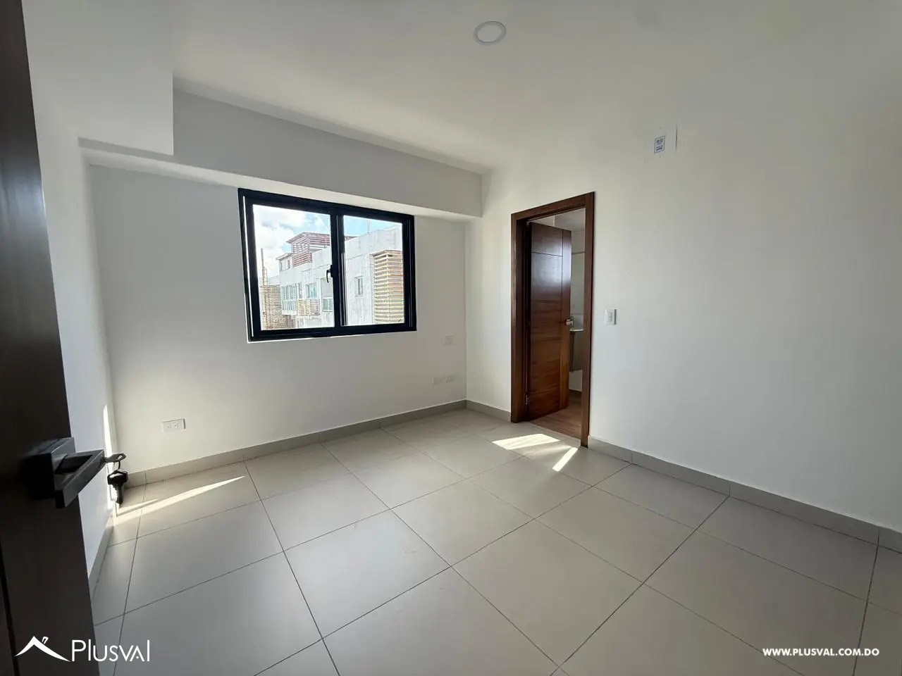 Apartamento de 2 Habitaciones en Evaristo Morales, Santo Domingo 534103