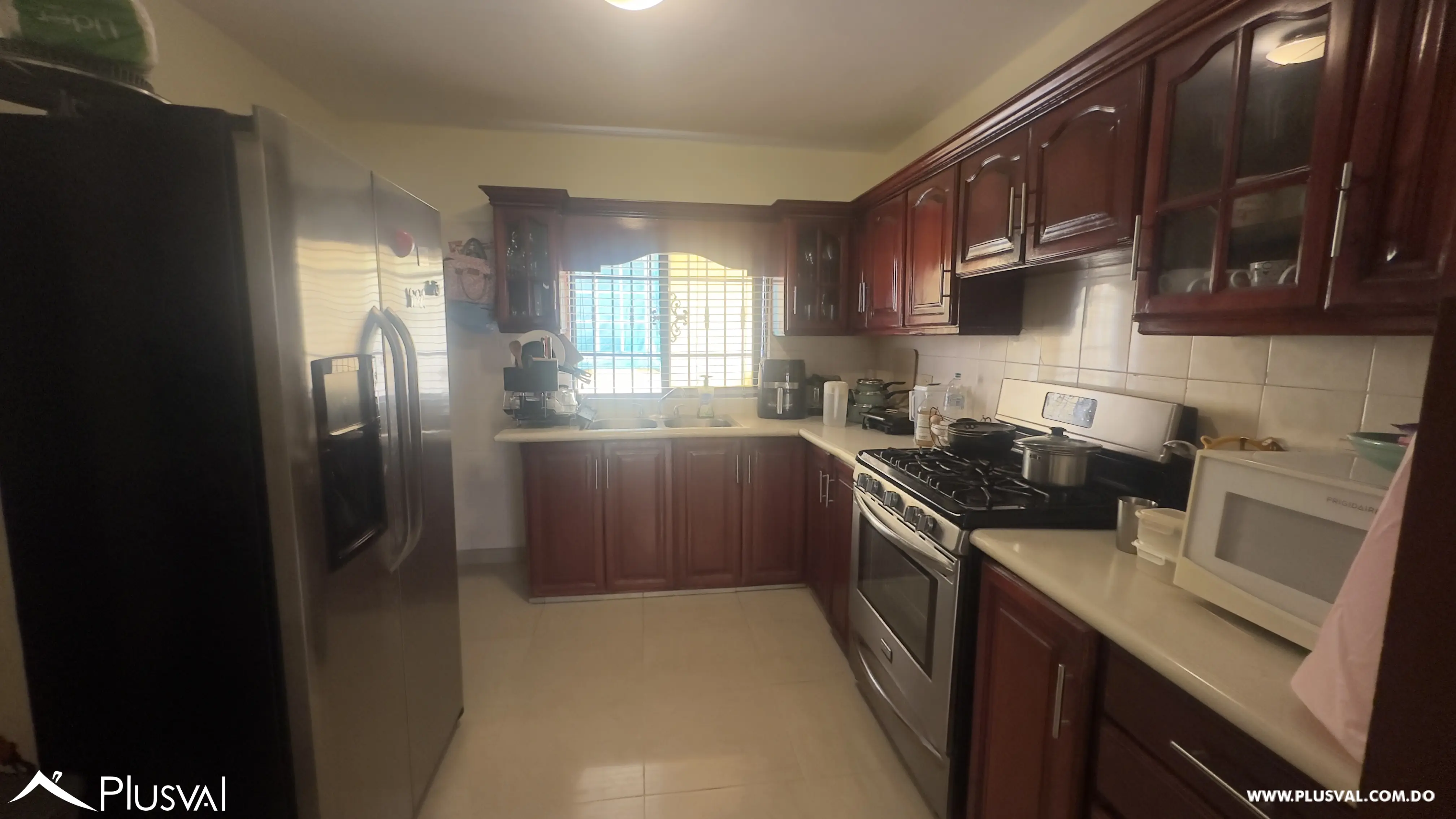 Apartamento de 3 habitaciones con 1 parqueo en una ubicación estratégica y lista para vivir. 458231