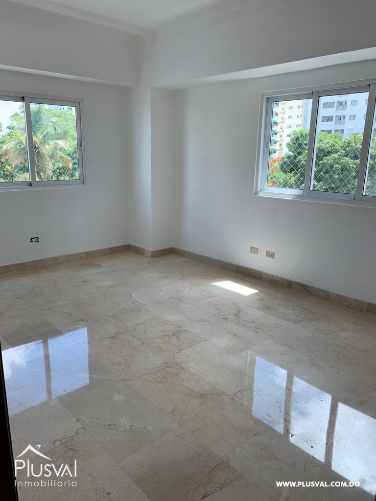 Amplio apartamento en alquiler zona poco transitada del sector de Naco 234369