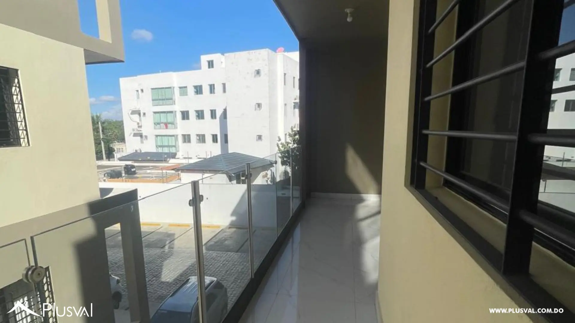 Apartamento en Las Damas: Privacidad y Confort en Residencial Exclusivo 485037