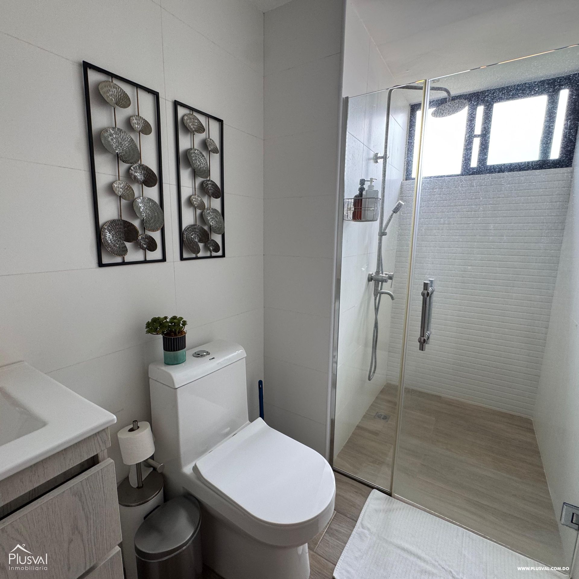 Apartamento amueblado ubicado en una torre moderna en el corazón de la ciudad, La Esmeralda. 463320