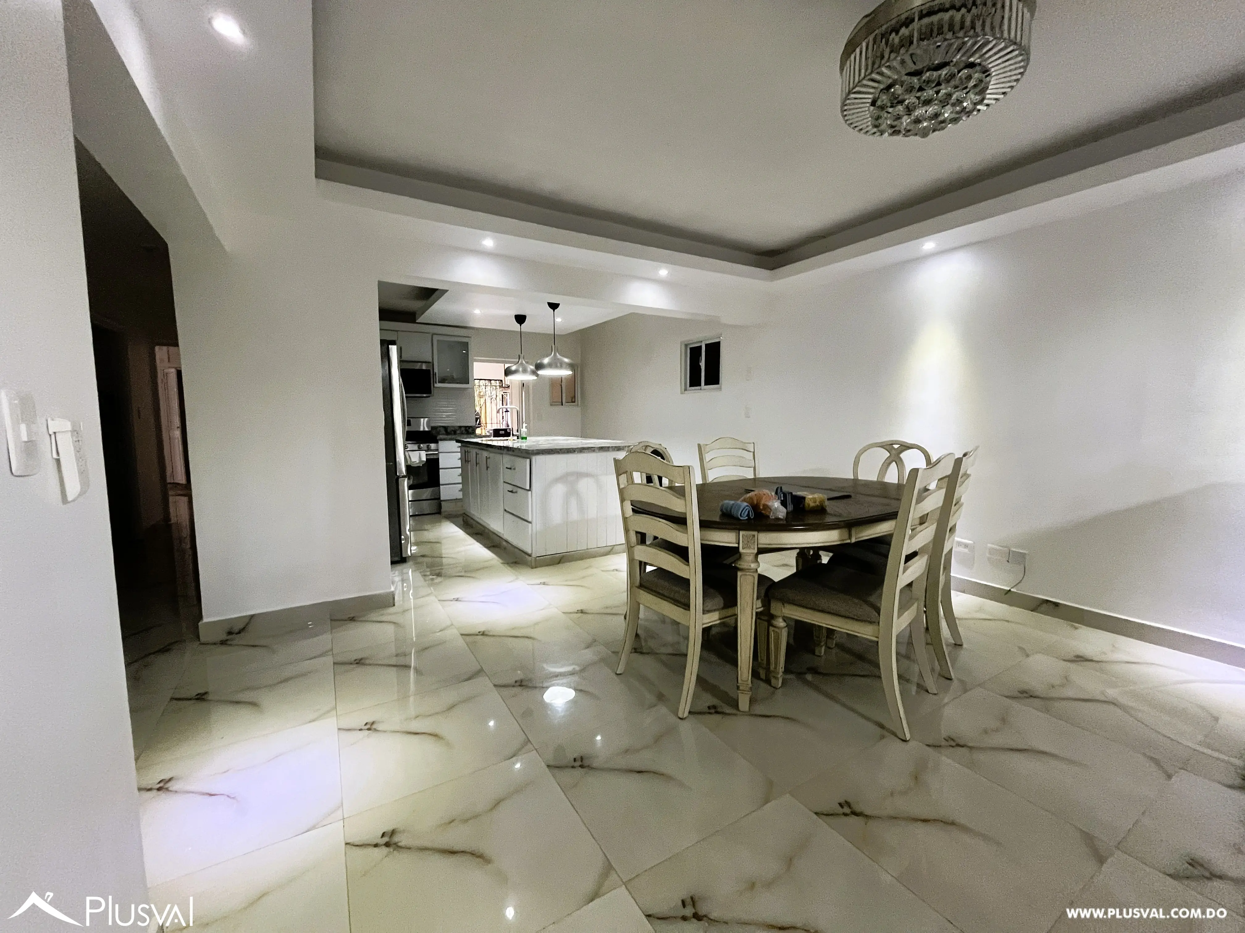 Apartamento de 3 habitaciones en alquiler en Evaristo Morales 523580