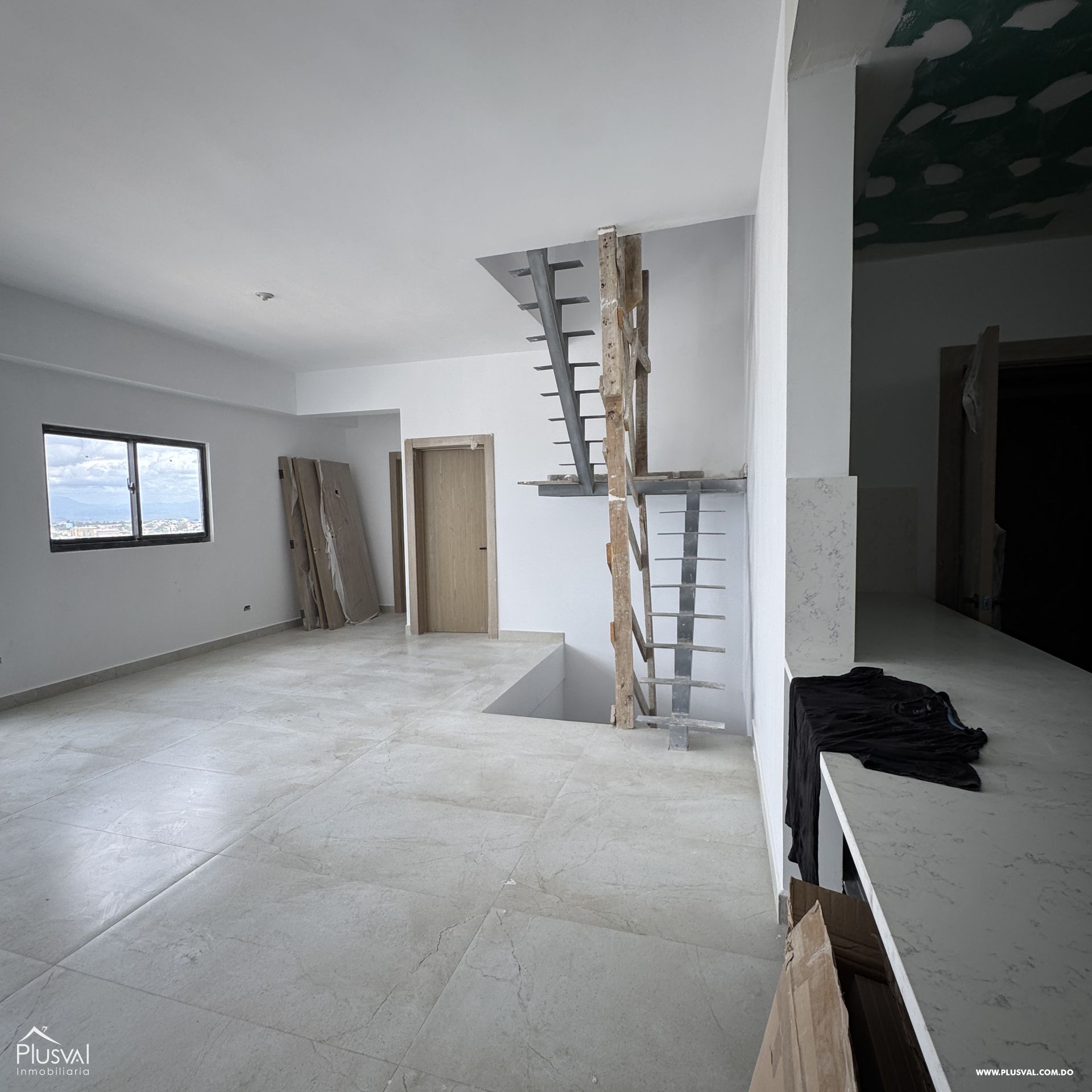 Penthouse Apartamento en venta de 2 habitaciones en Evaristo Morales 434037