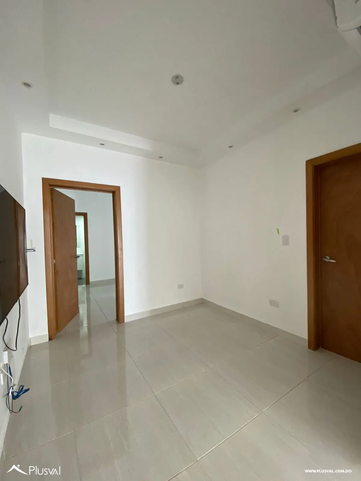 Amplio apartamento para alquiler en Evaristo Morales. 472762