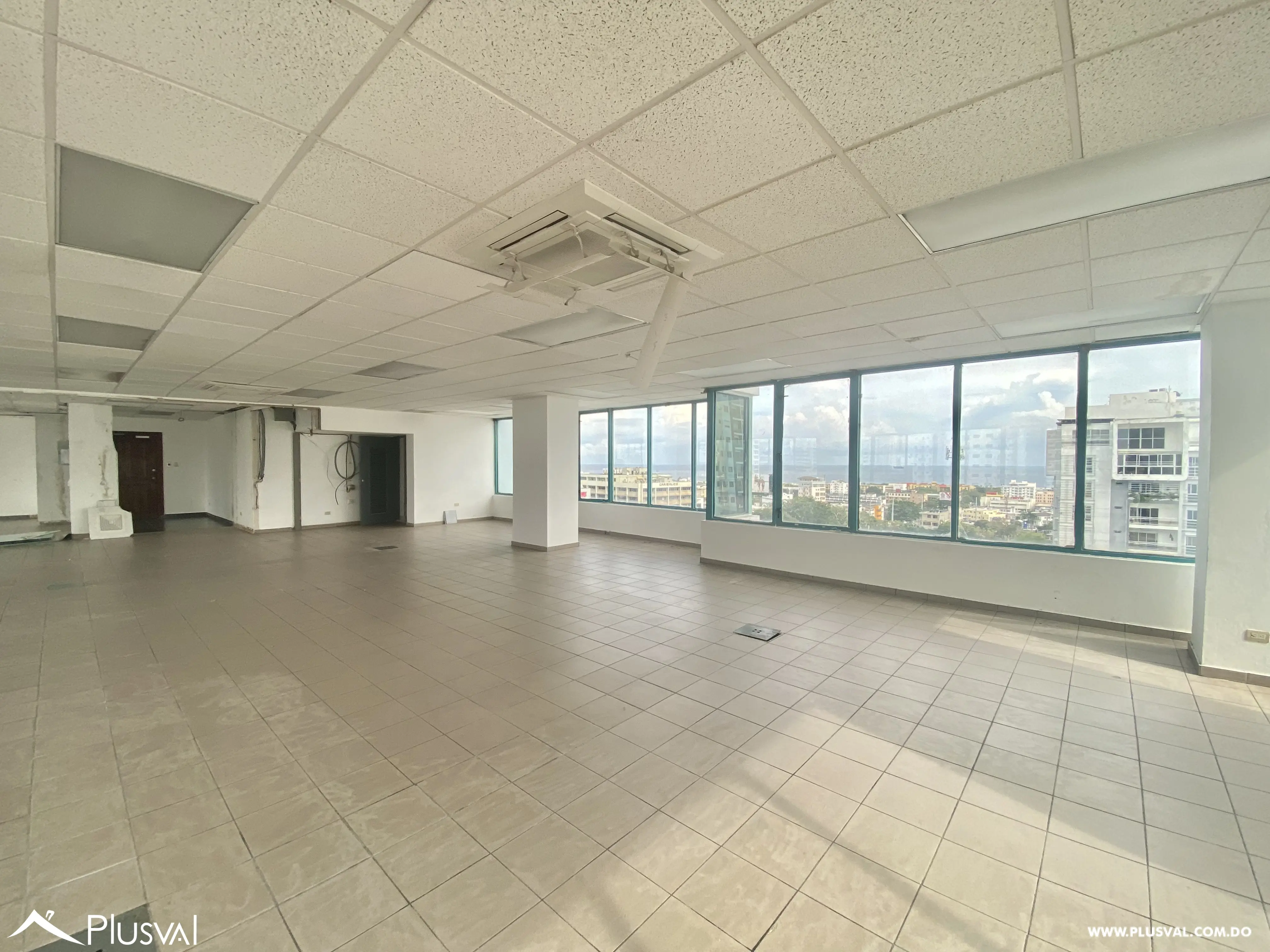 Alquilo Excelente Local Comercial con Vista Panorámica en La Julia 463367