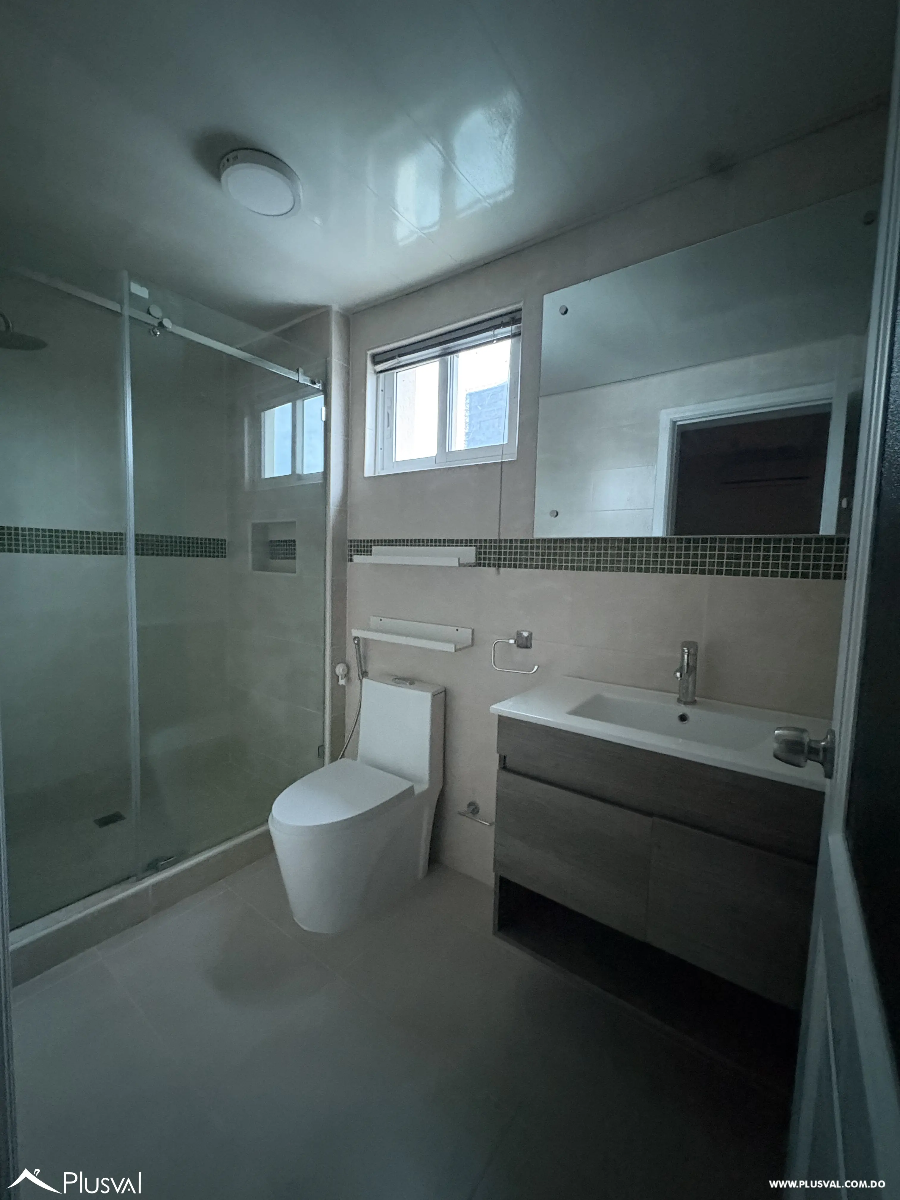 Apartamento en alquiler en el centro de Naco super amplio y piso alto 535140