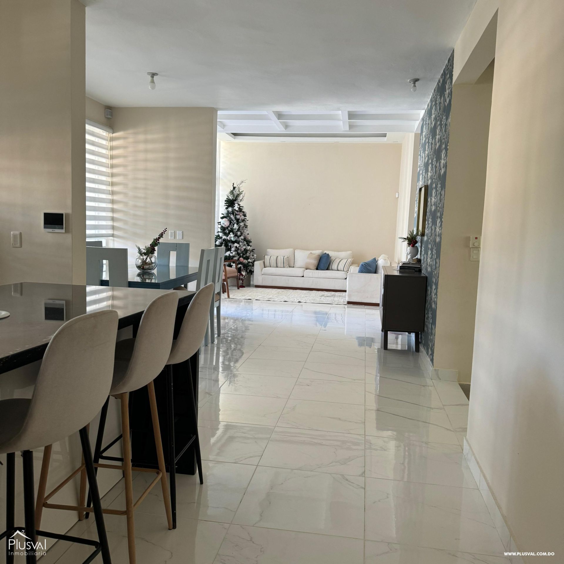 Casa con amplios espacios y moderno diseño en La Vega. 397663