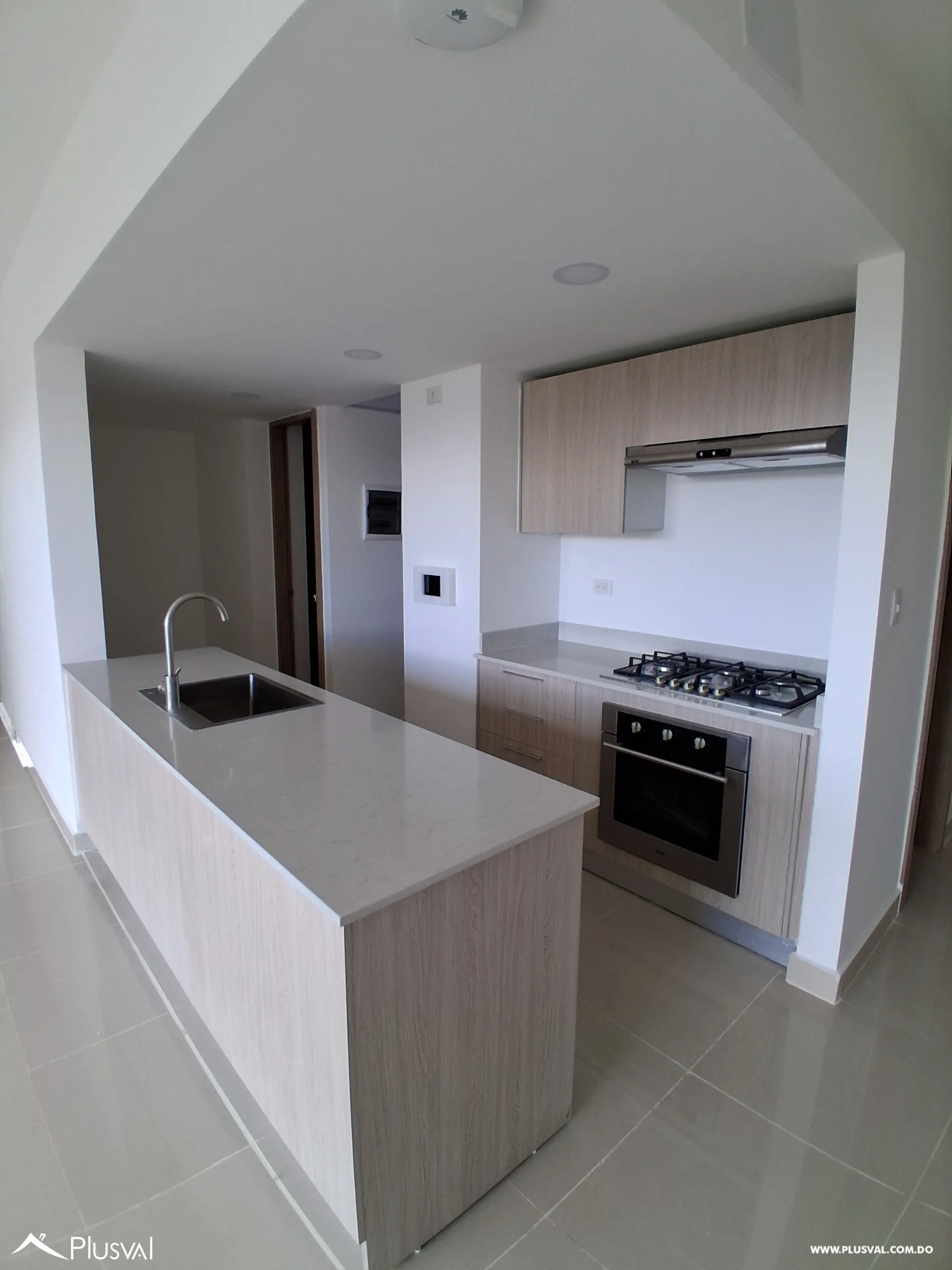 Alquiler de Amplio Apartamento de 3 Habitaciones y Estudio en la Ave. Hispanoaméricana 487355