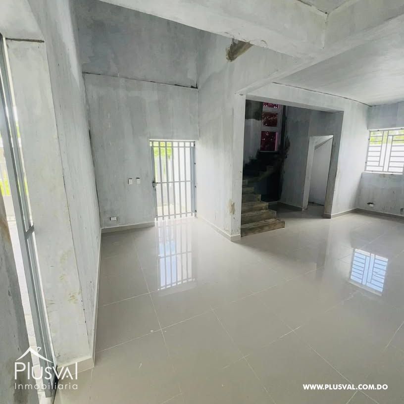 Casa familiar de 3 niveles con piscina en San Francisco de Macorís 436162