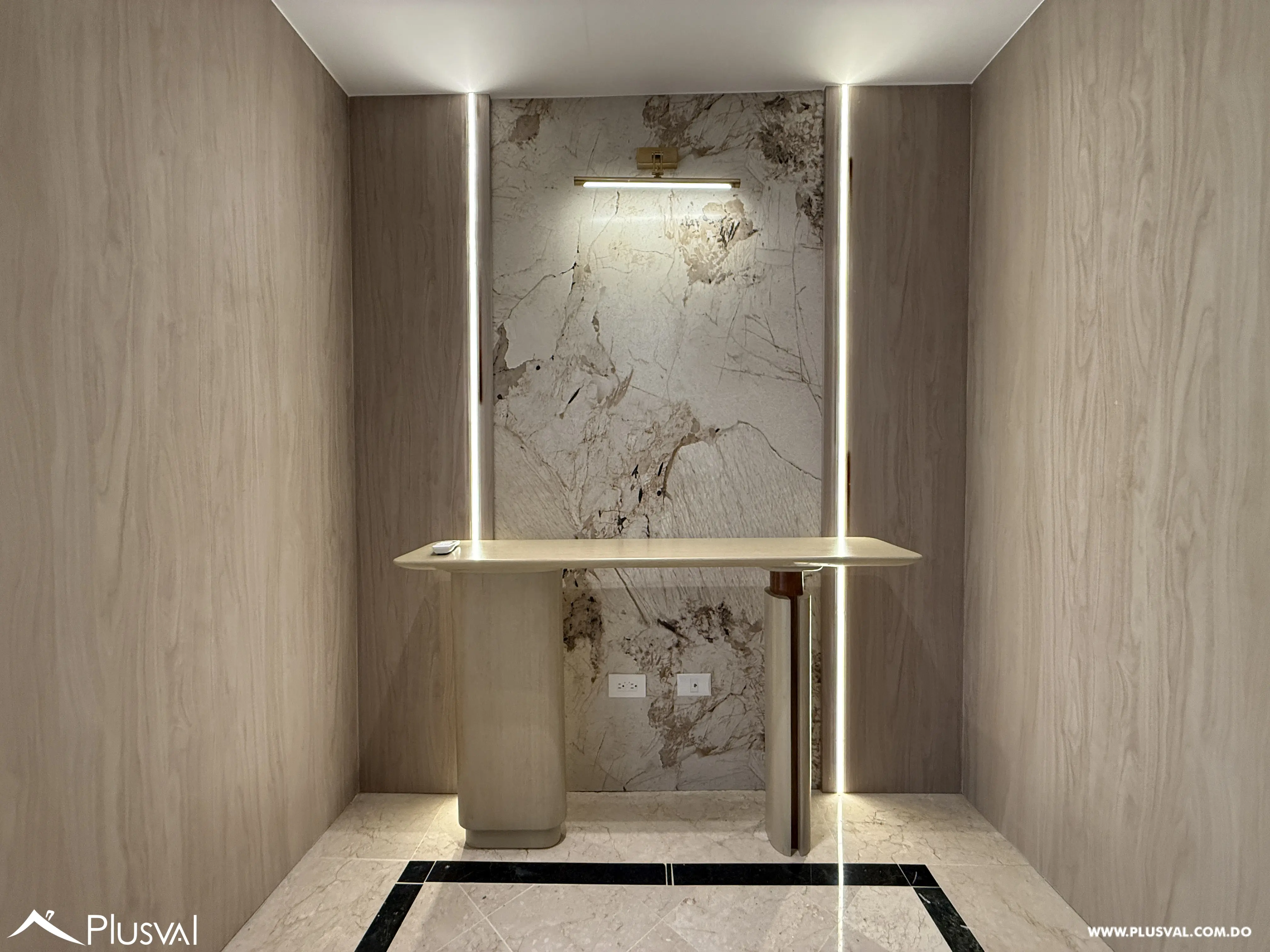 Apartamento familiar en Naco en venta con 3 parqueos y estudio 481200