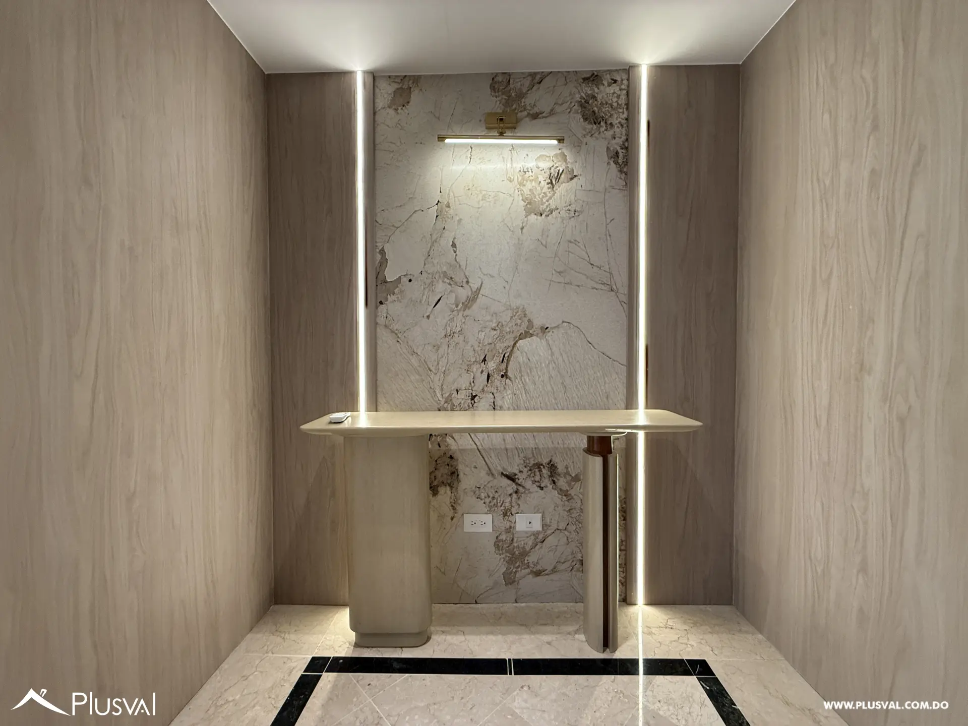 Apartamento familiar en Naco en venta con 2 parqueos y estudio 481200