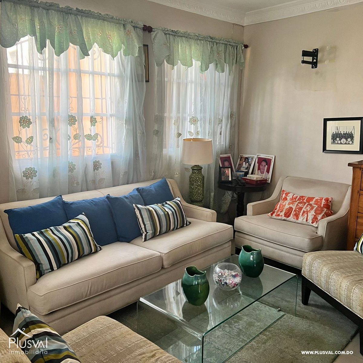 Casa en venta en Santo Domingo Este, mas una segunda casa con jacuzzi en el segundo piso. 381771