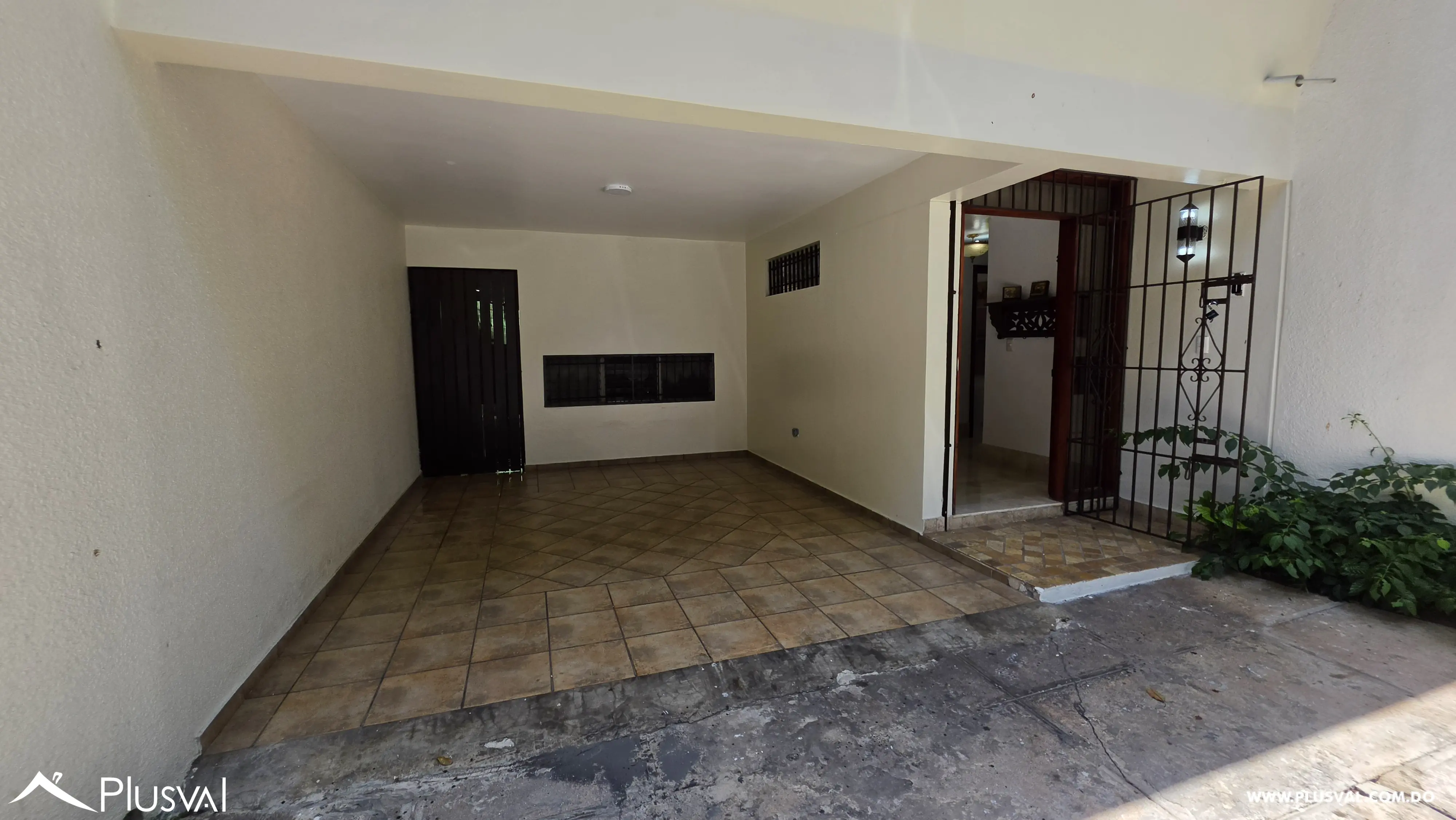 Buscas Espacio, Tranquilidad y Ubicación Céntrica: La Casa Ideal para tu Familia", La Esperilla 521306