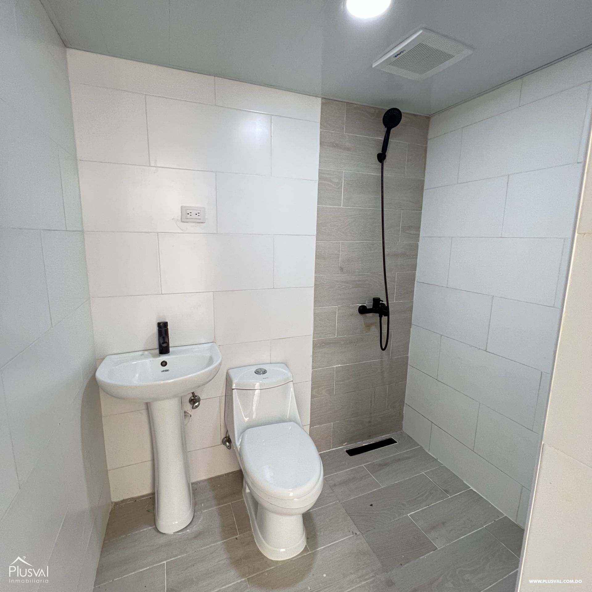 Apartamento con terraza de 80 Mt2 de venta en la AV. Jacobo Majluta 415407