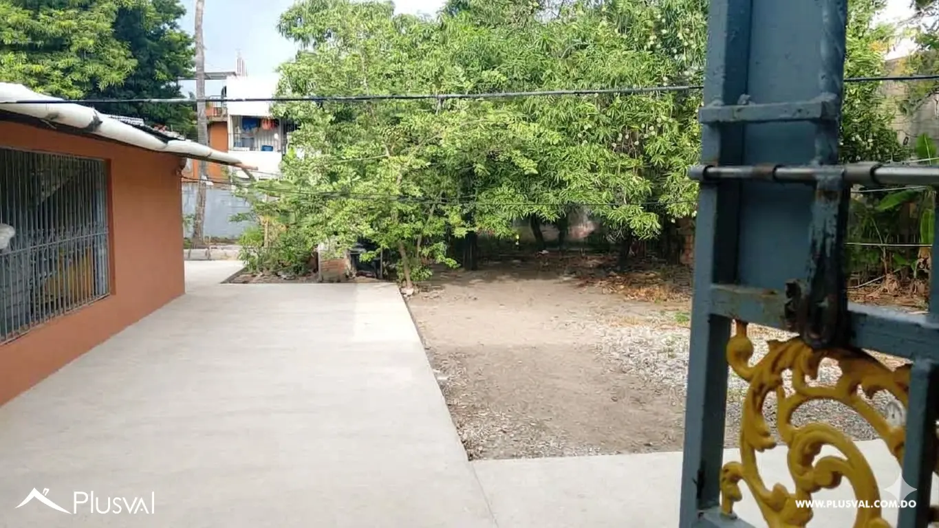 Casa con amplio terreno en Sol de Luz, ideal para uso comercial o desarrollo 499328