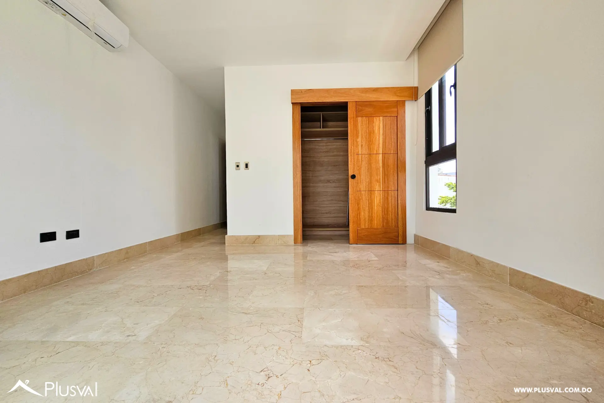 Casa en Residencial Cerrado en Alquiler con Línea Blanca en Arroyo Hondo 509180