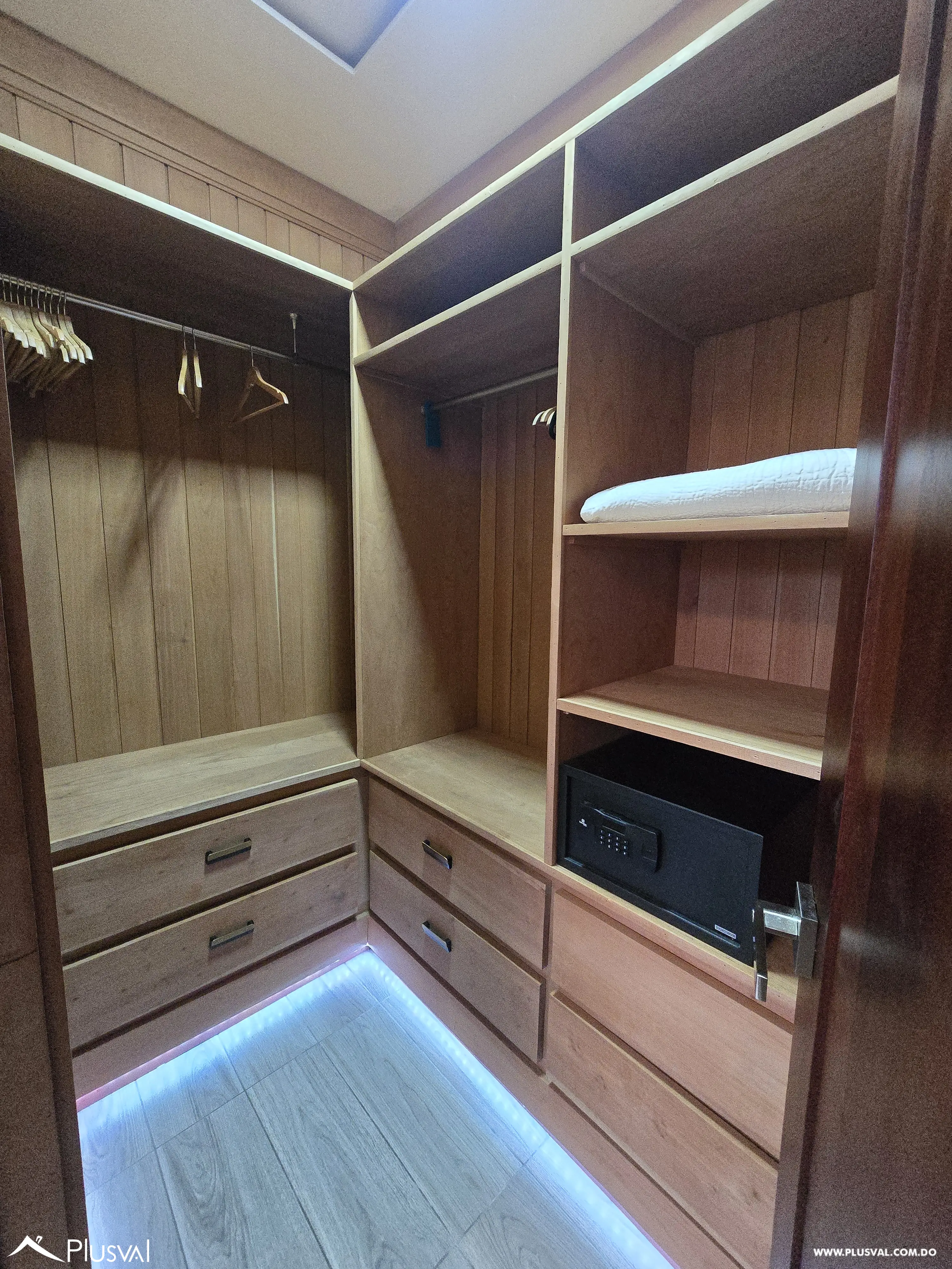 Apartamento en Venta Amueblado, Moderno y con Balcón Privado 530291