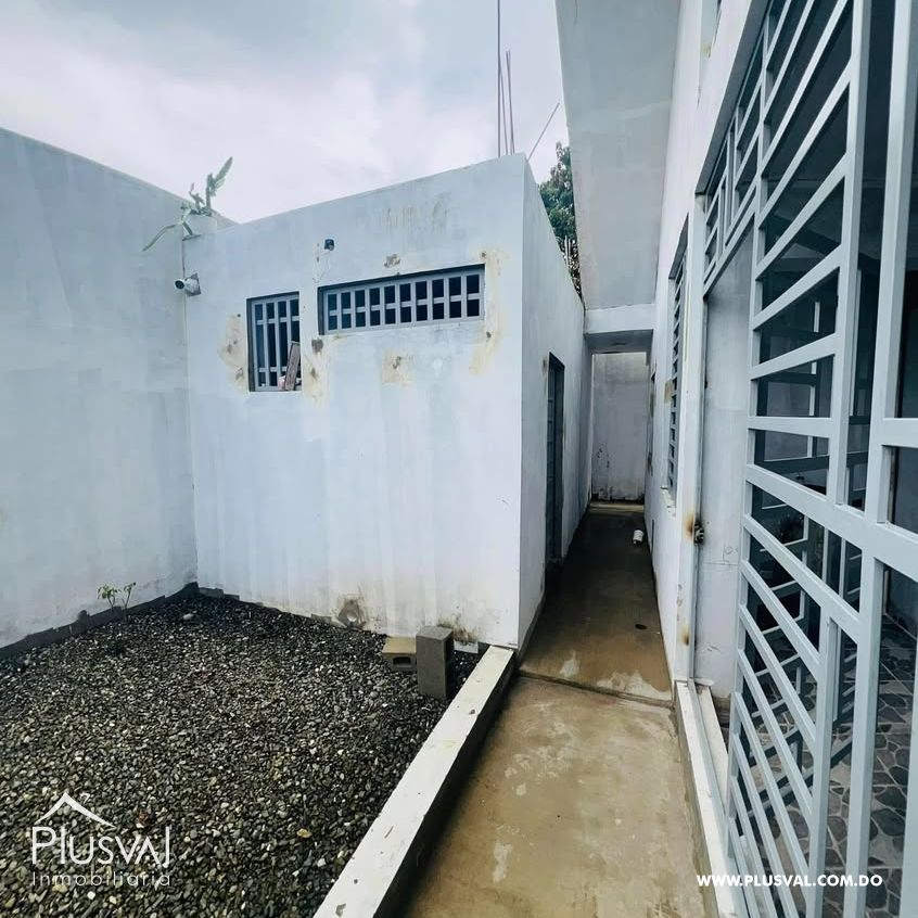 Casa familiar de 3 niveles con piscina en San Francisco de Macorís 436171
