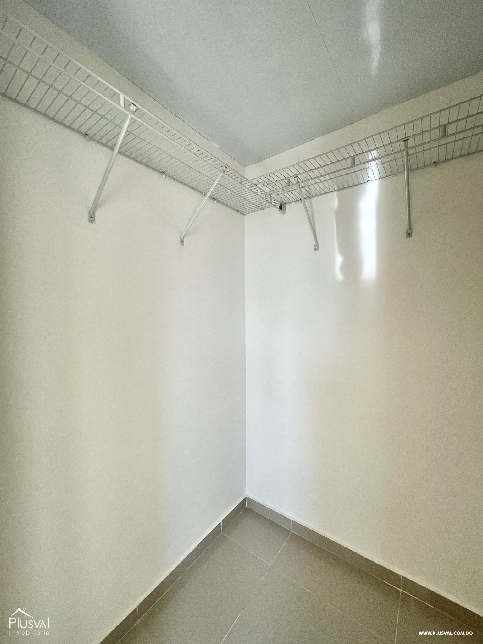 Alquiler Apartamento 2 Hab + Estudio, con Area Social y 2 parqueos + Locker en Serralles 235933