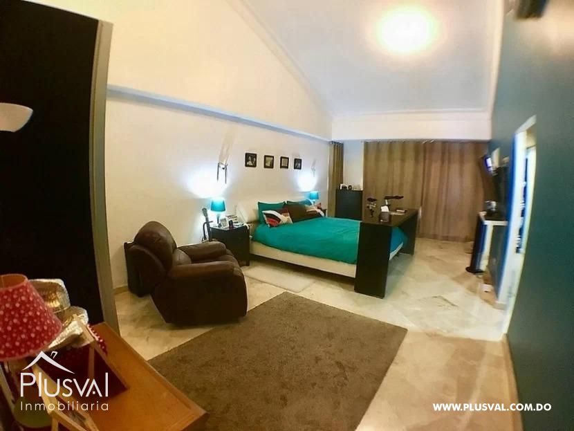 Amplio Apartamento tipo PH en Evaristo Morales 196699
