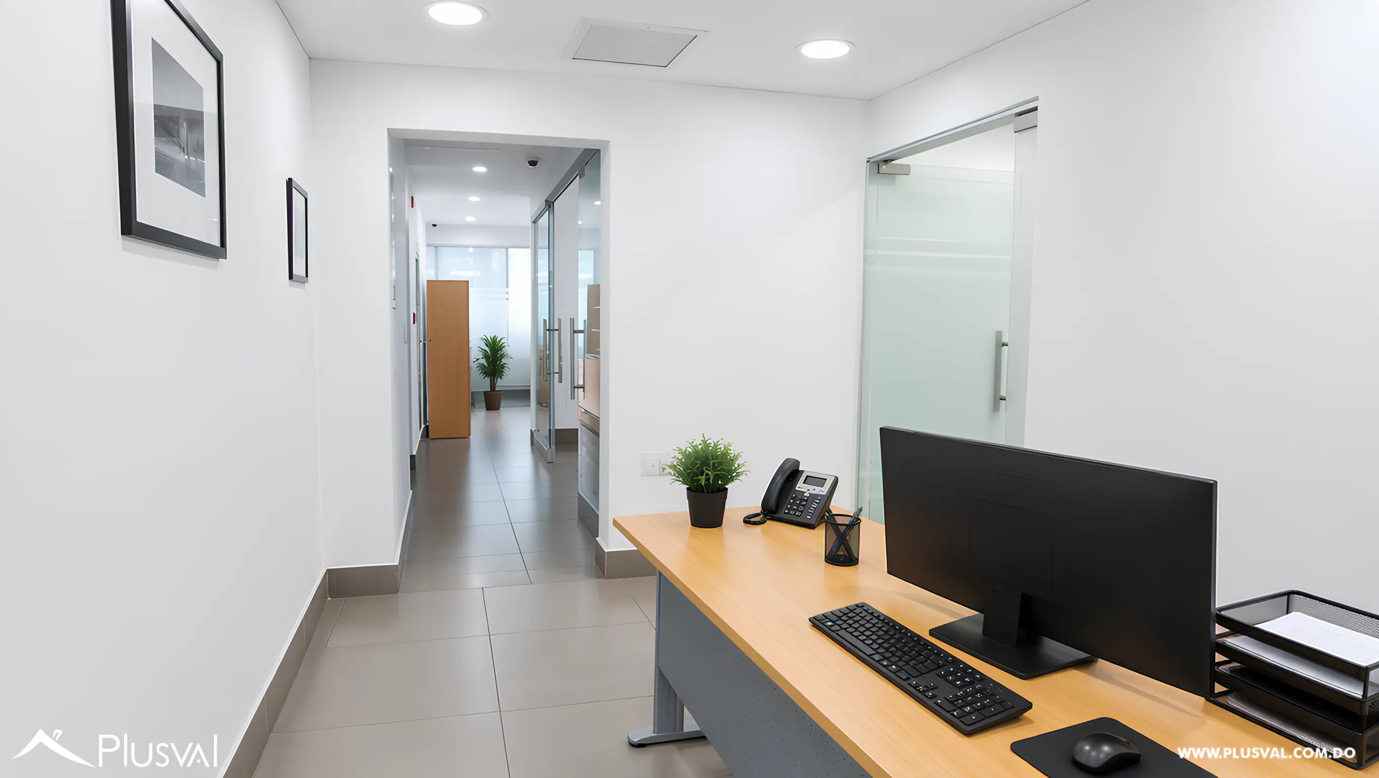 Amplio Local comercial en Torre Corporativa 520803