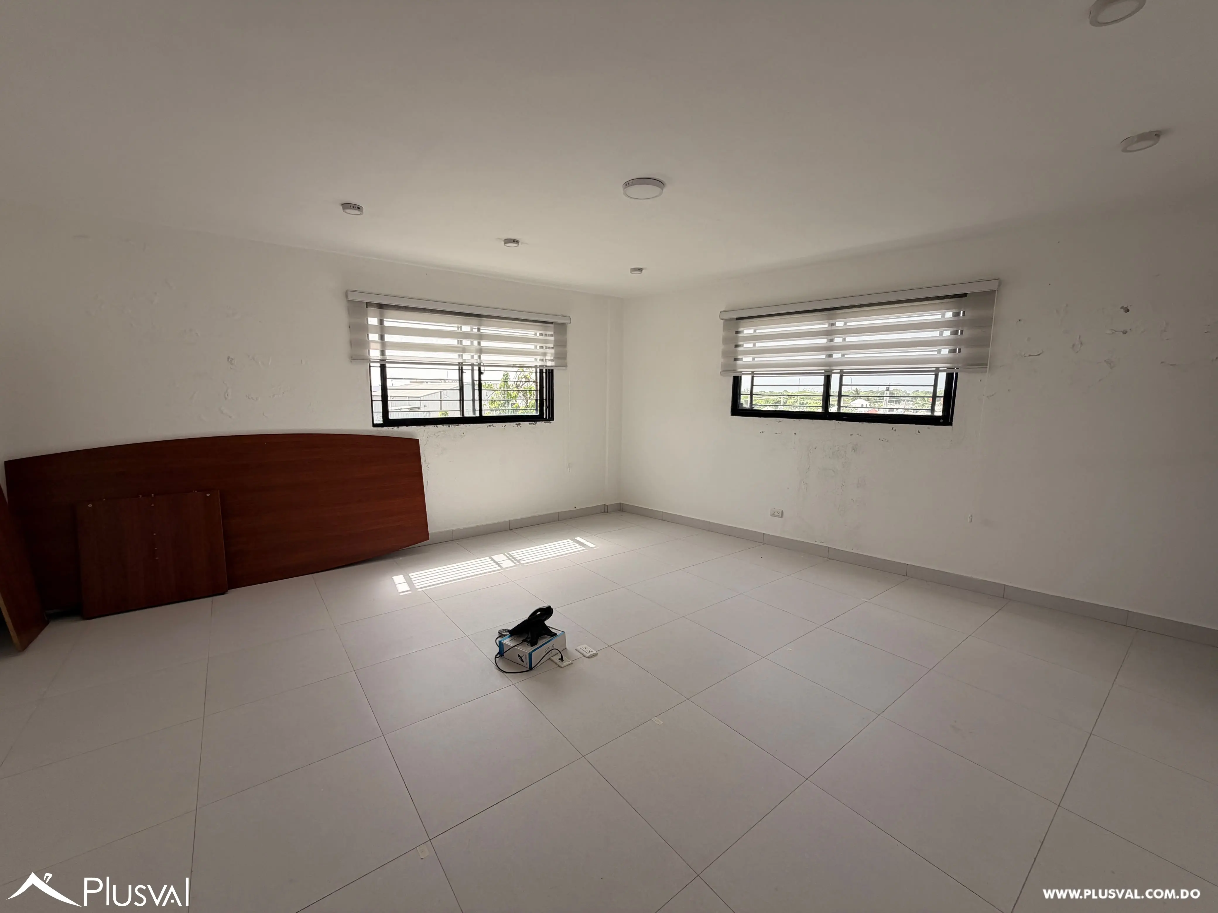 Amplio Local Comercial de 3 Niveles en Alquiler en Santiago 523461