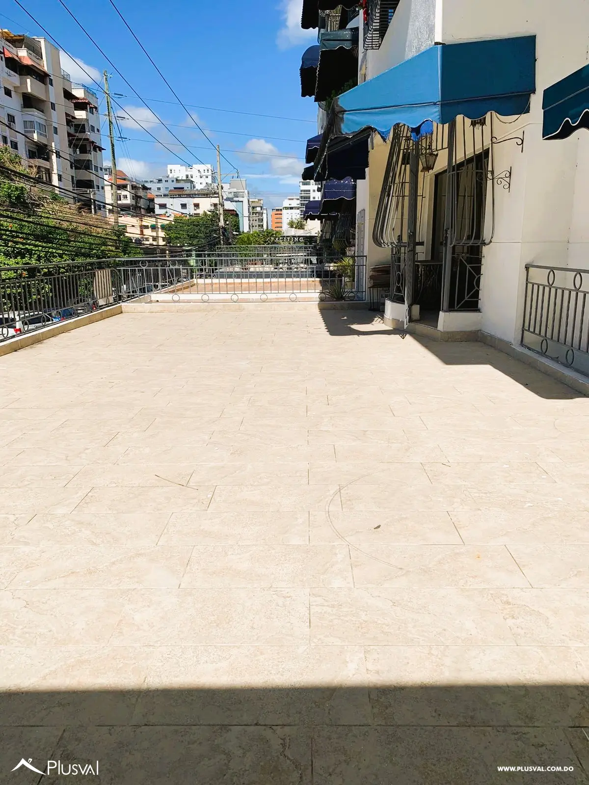 Apartamento con terraza en venta, Evaristo Morales de 3 habitaciones 467933