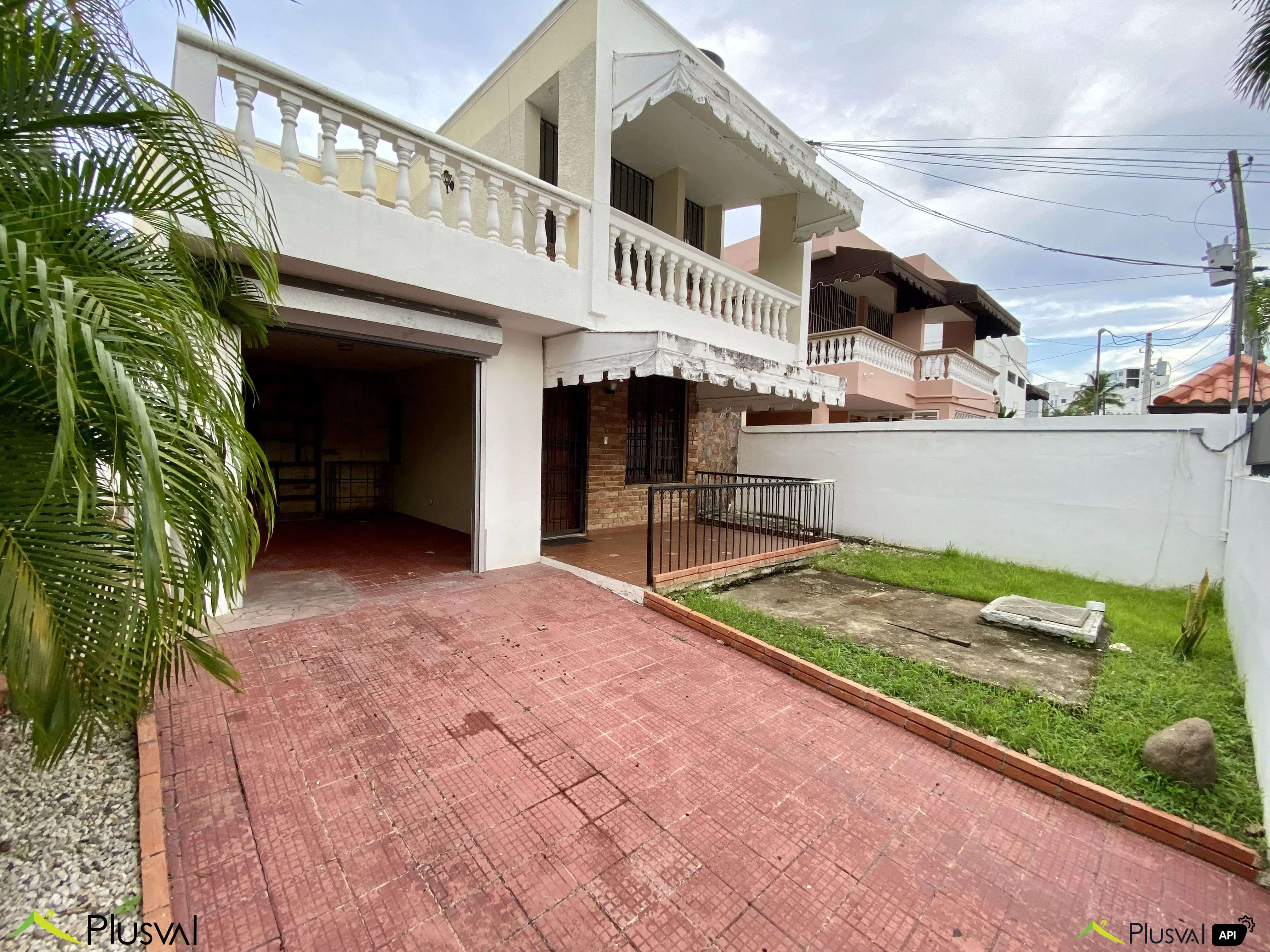 Casa Comercial de Dos Niveles en Alquiler en Urbanización Fernández – Ideal para Oficinas o Negocio 450669