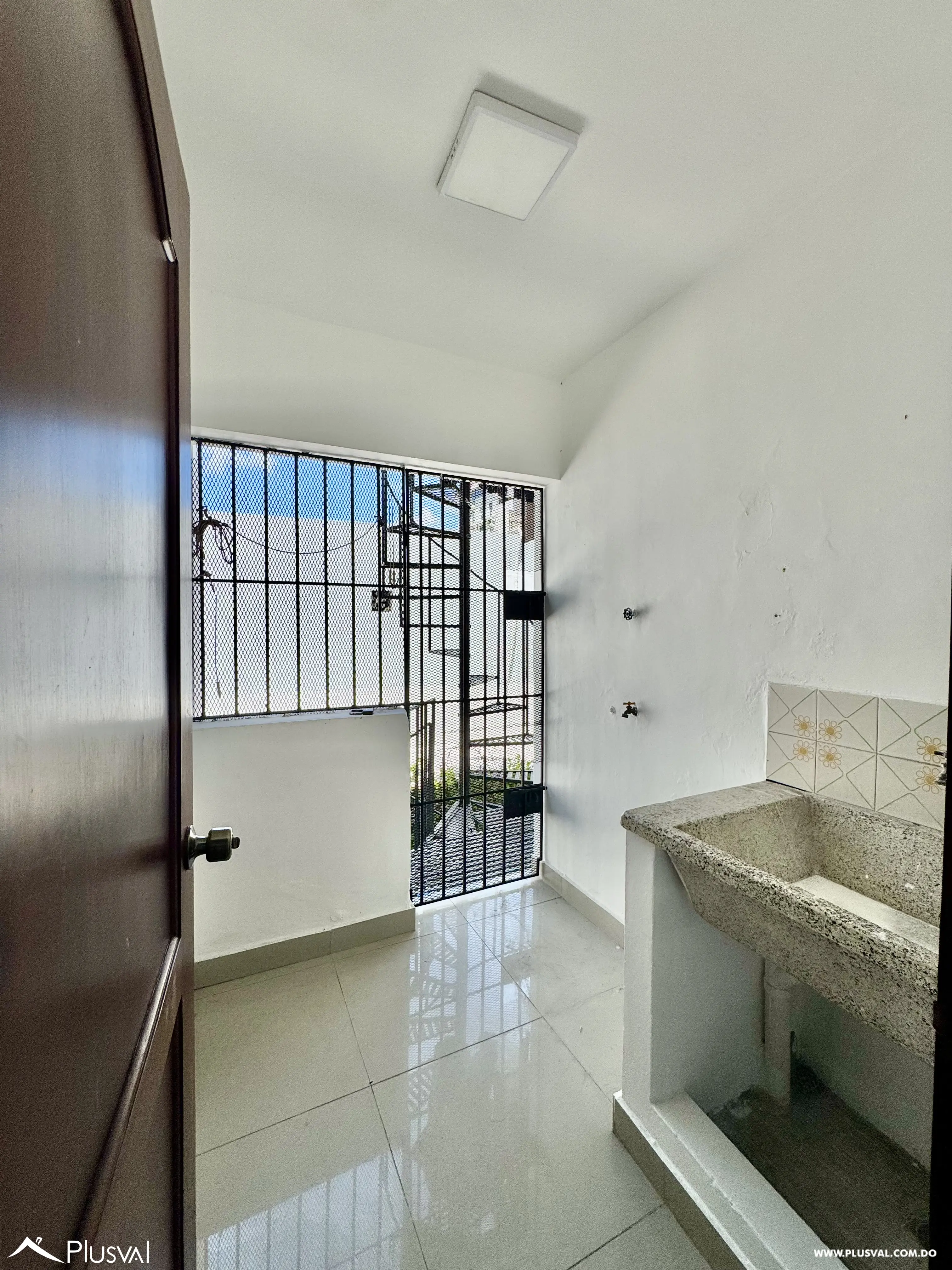 Alquilo Maravilloso Apto Remosado en Excelente Zona de Evaristo  Morales 503290