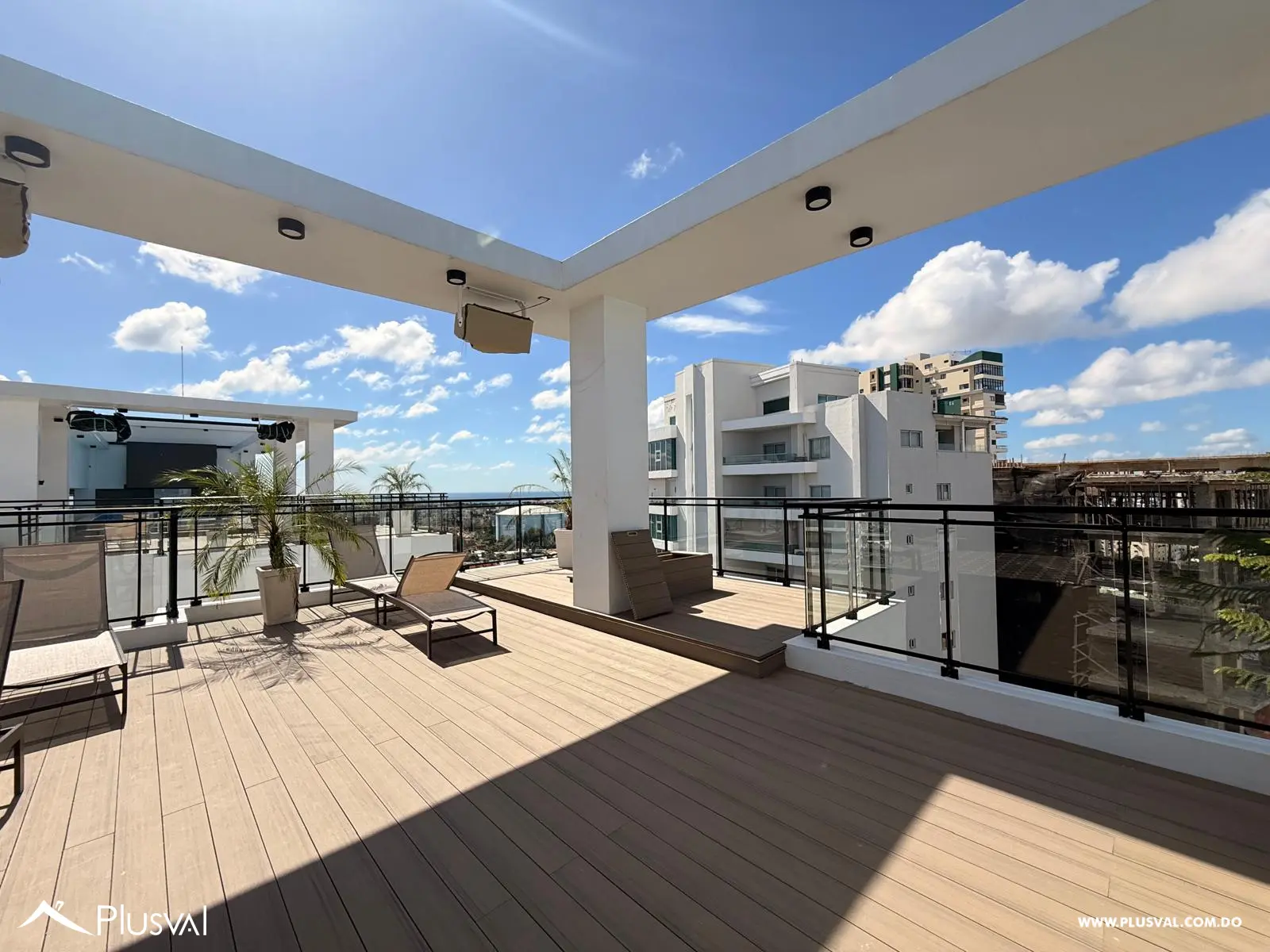 Exclusivo apartamento con balcón tipo terraza en alquiler en Alma Rosa I 478762