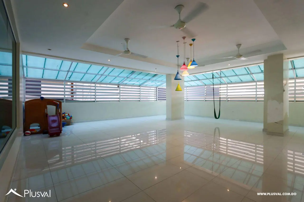 Amplio apartamento en venta en Piantini 460038