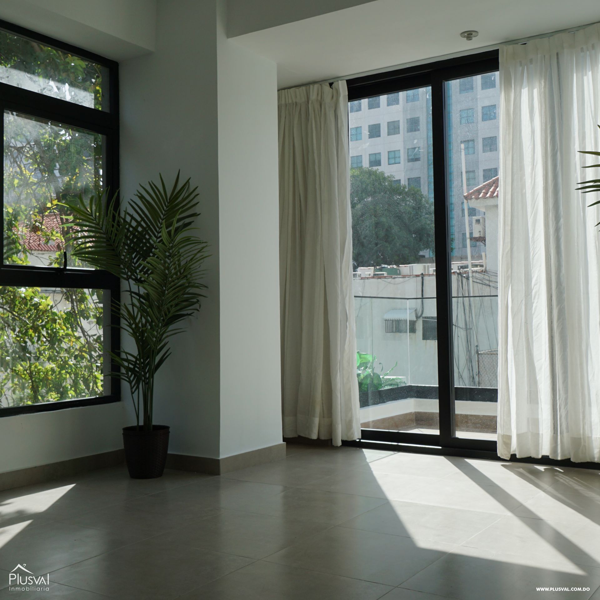 Moderno apartamento en alquiler con línea blanca en Piantini 430669