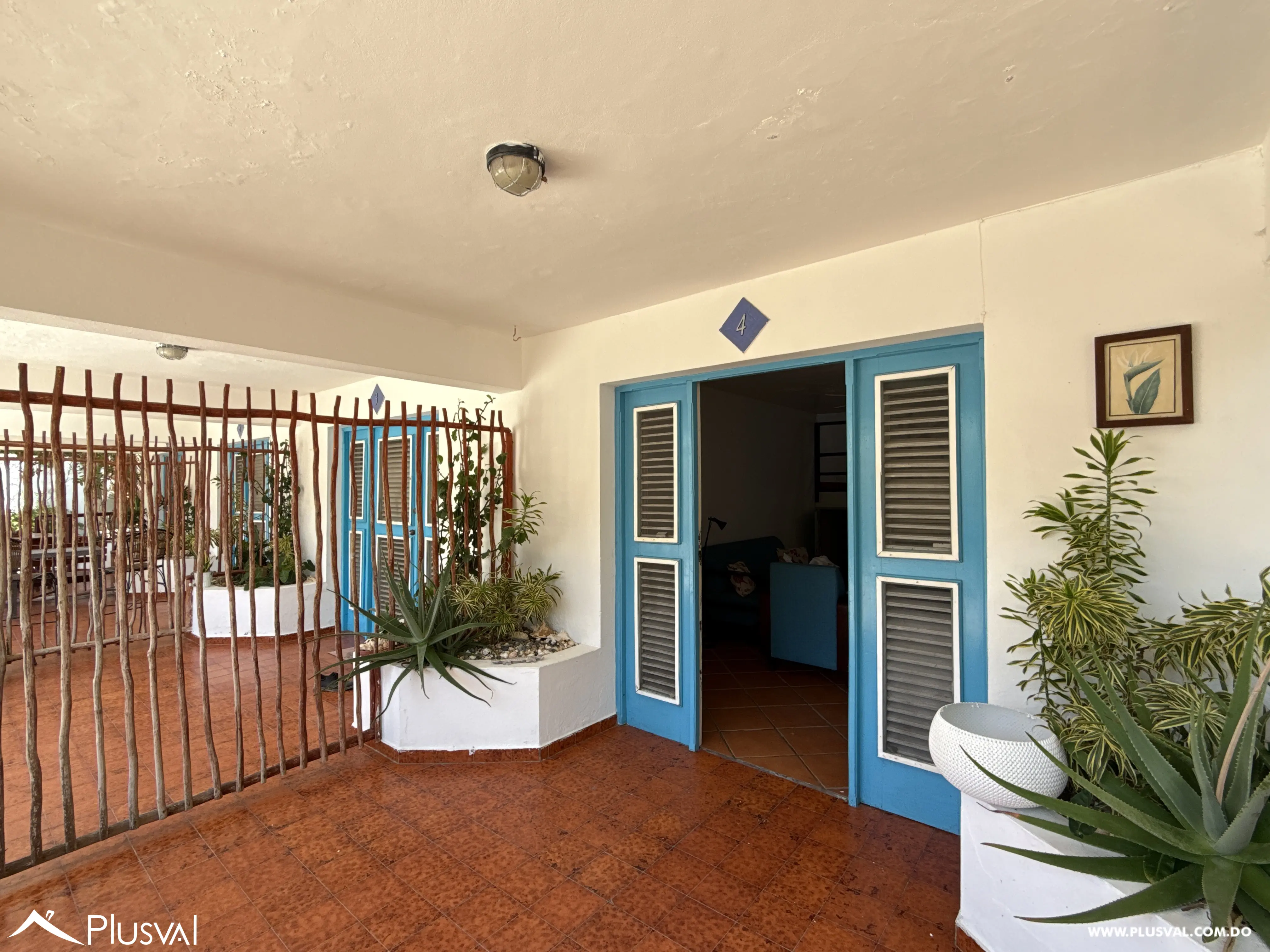 Edificio Residencial de 6 Apartamentos en Venta a 2 Minutos de la Playa en Juan Dolio 529906