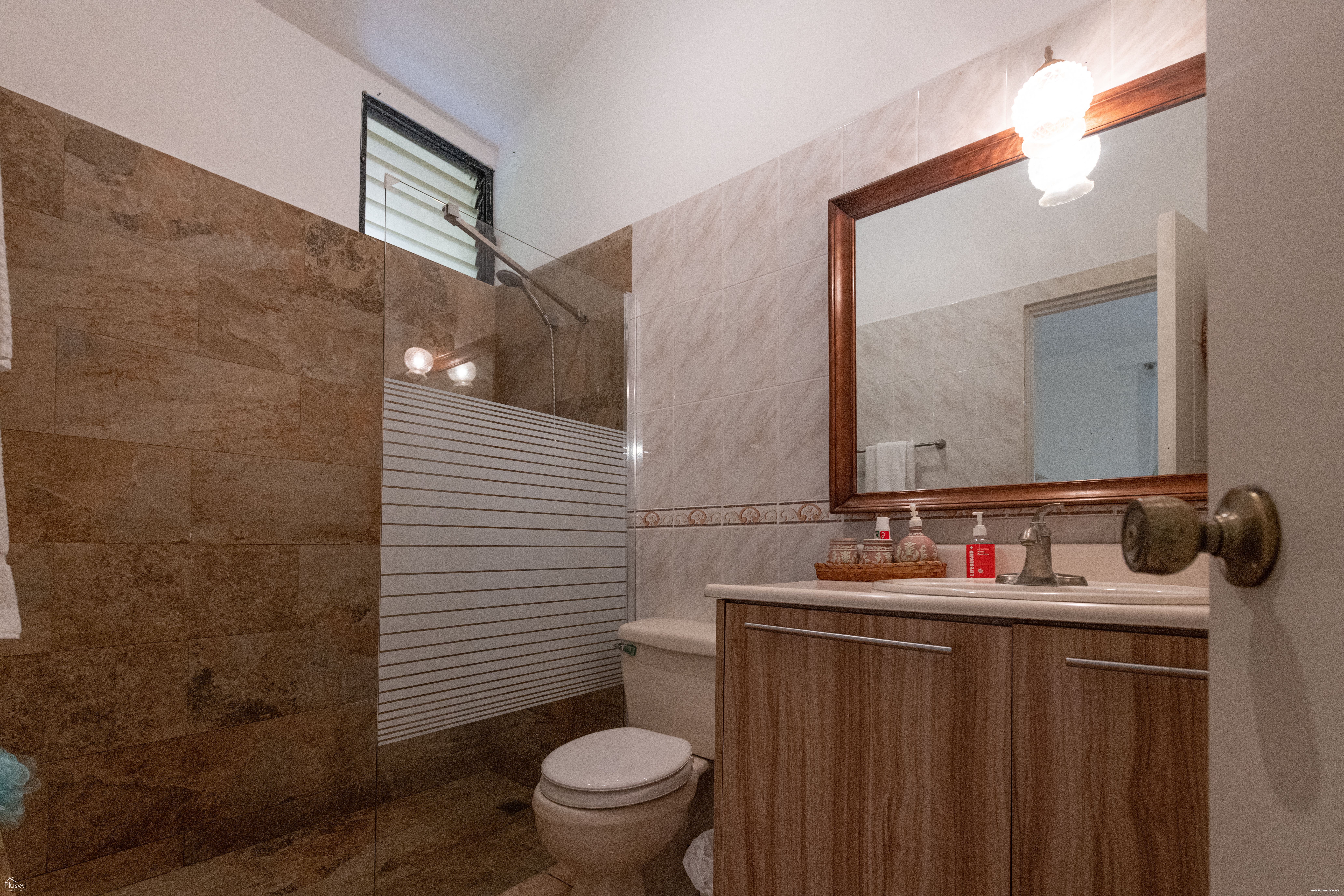 Villa en venta en metro Country Club con piscina privada y vista al campo de golf 456505