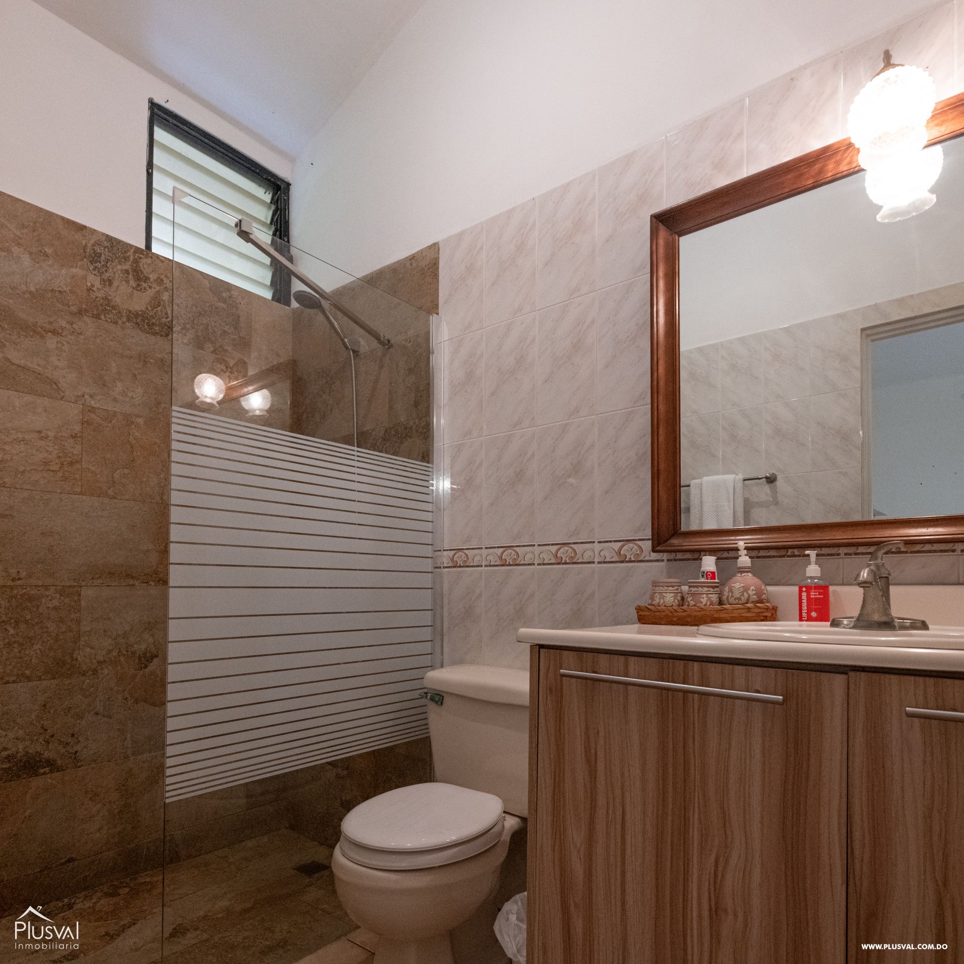 Villa en venta en metro Country Club con piscina privada y vista al campo de golf 456505