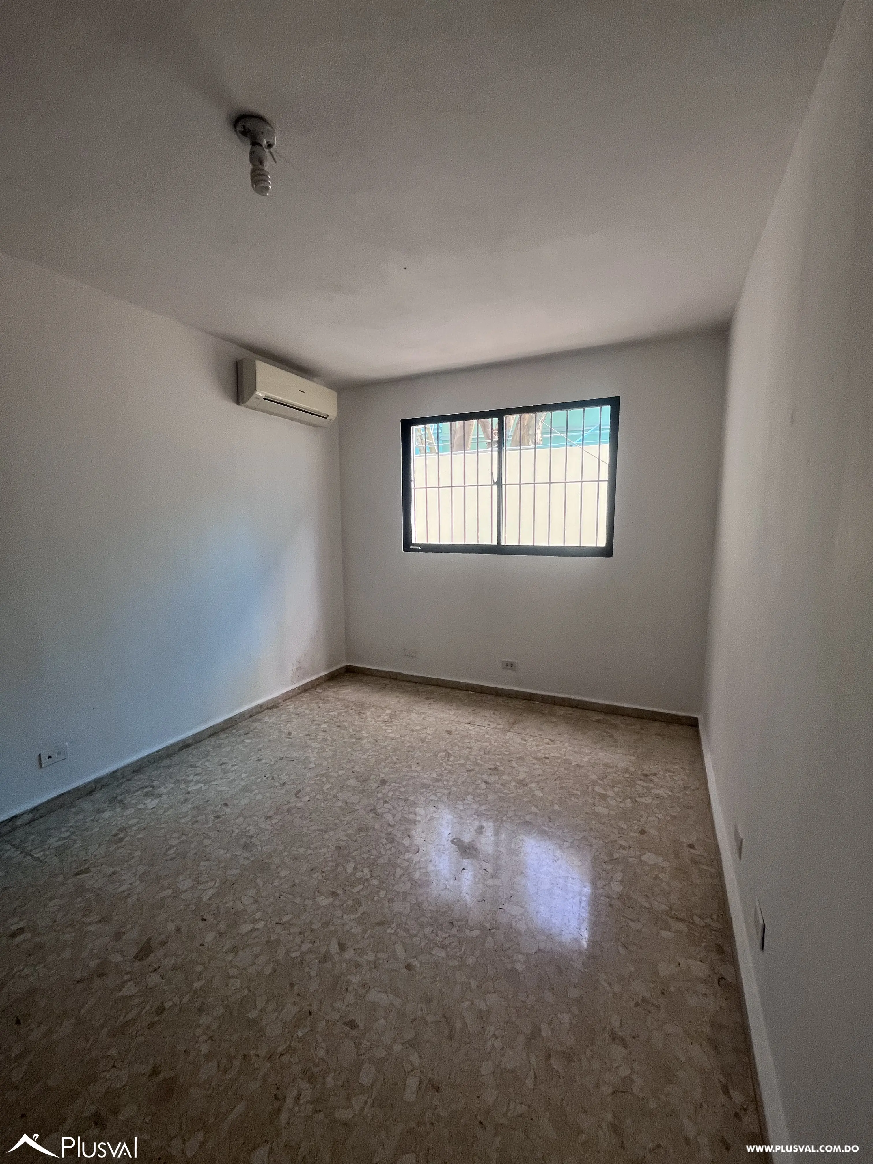 Apartamento en alquiler en el sector Paraiso de 3 habitaciones para uso residencial u oficinas 493666