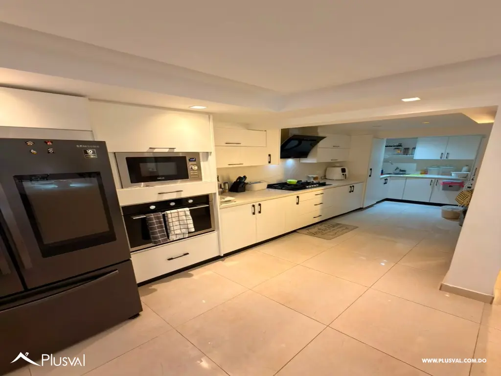 San Isidro - Venta casa de 2 niveles con amplios espacios y patio 529821