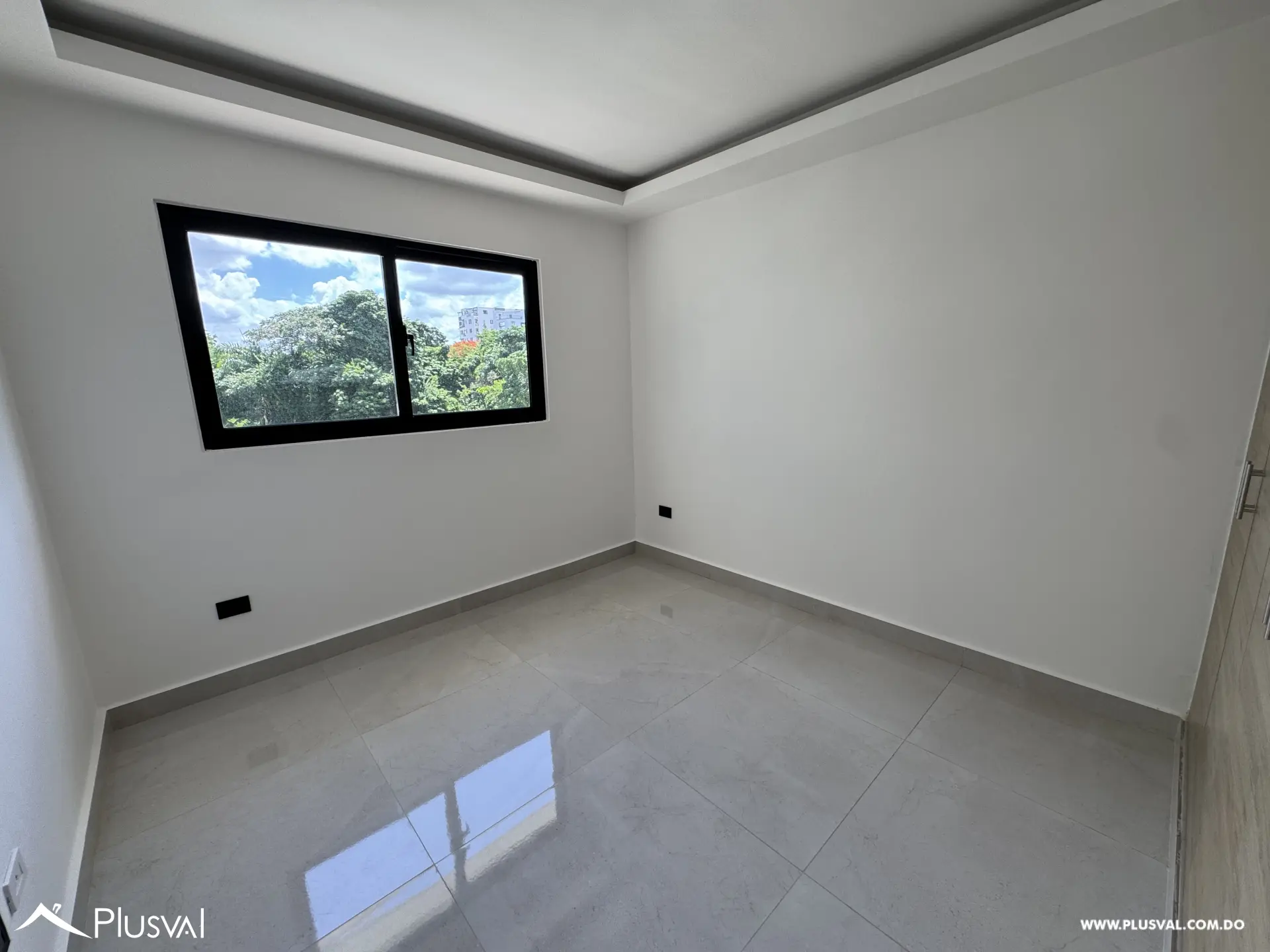 Apartamento en venta ubicado en un 4to nivel con ascensor y terraza 528950