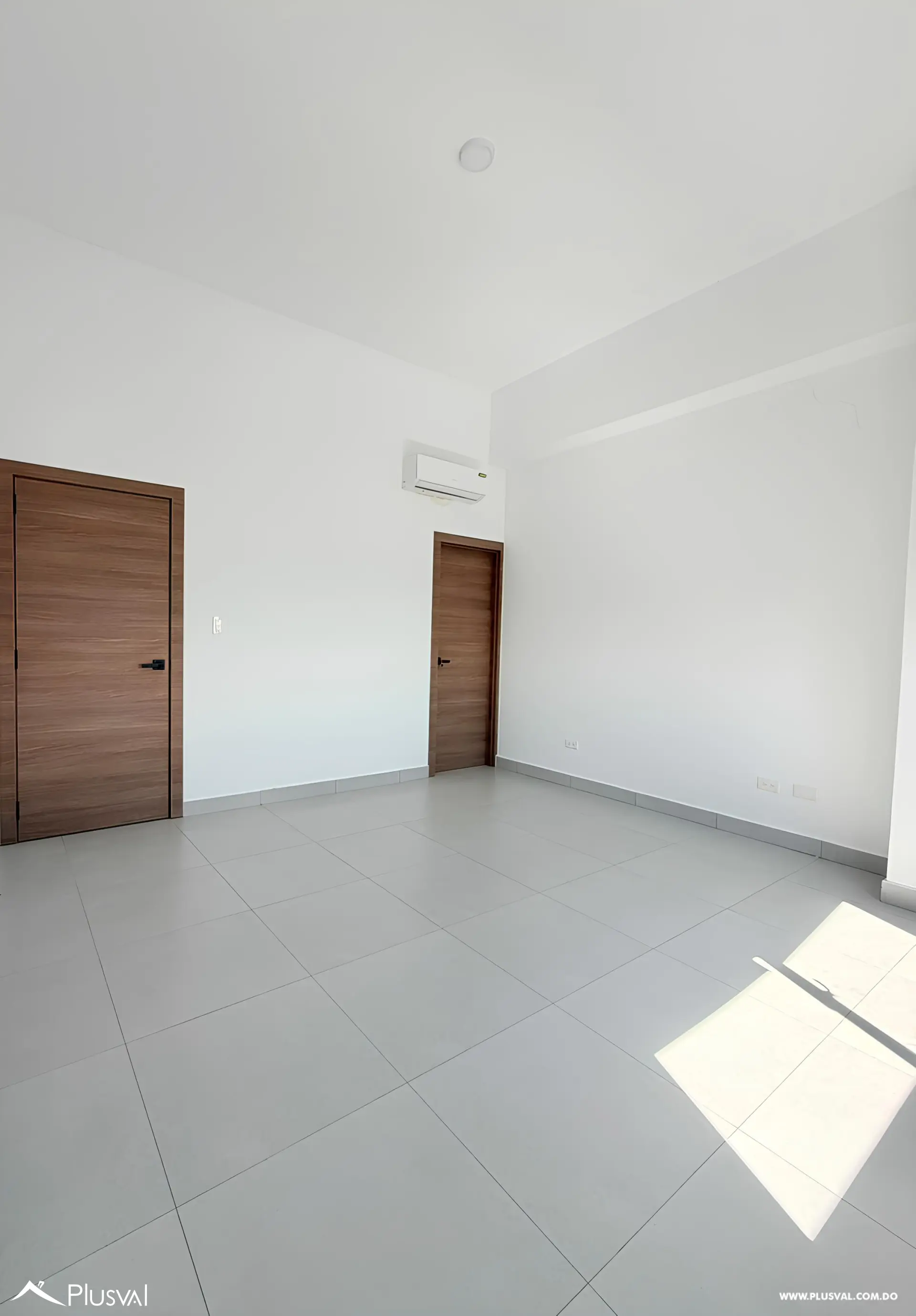 Se alquila Apartamento piso alto con LB completa 520868