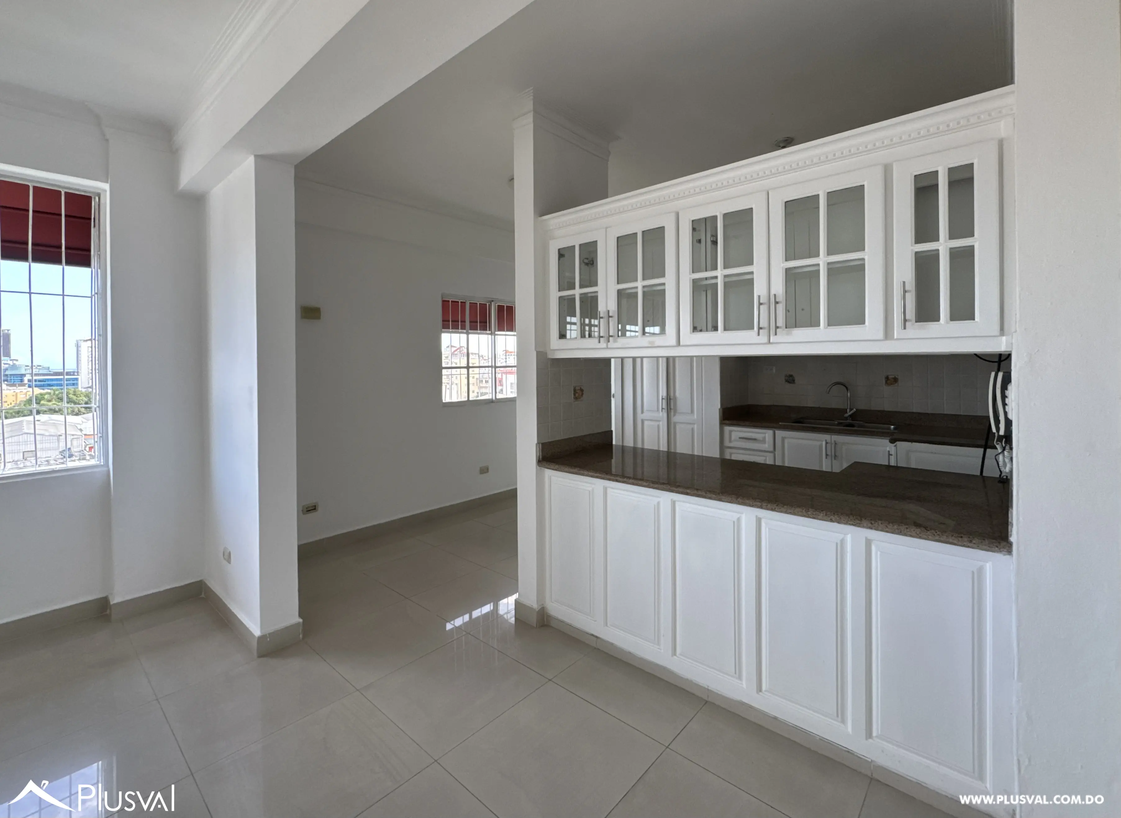 Alquilo apartamento de tres habitaciones en Evaristo Morales. 493670